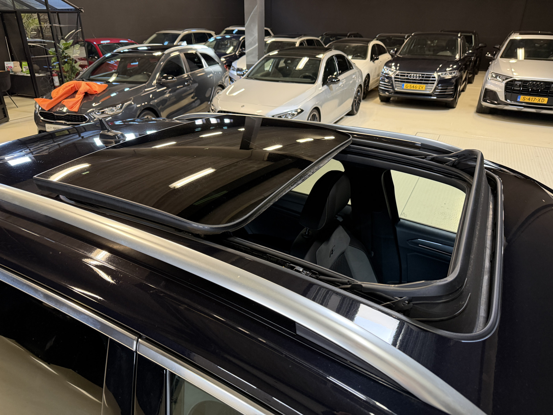 Volkswagen T-Roc 1.5 TSI Sport Business R | Pano | Camera | Stoelverw. | Adaptive cruise | Full LED | Dodehoeksensor