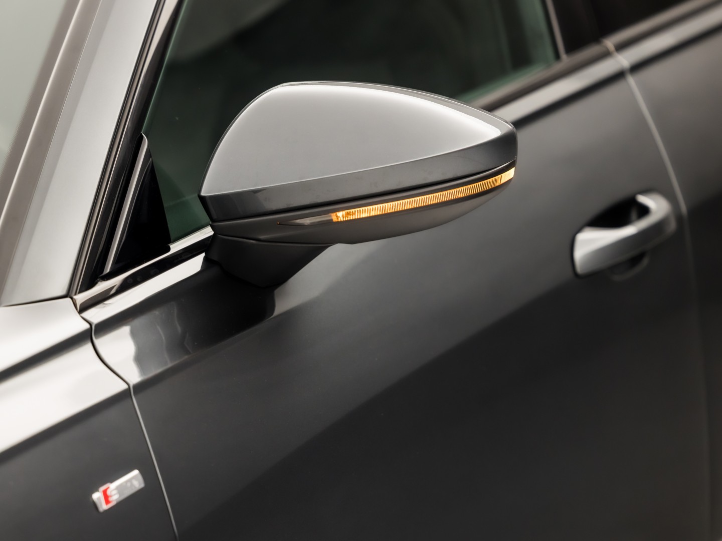 Audi A6 Avant 55 TFSI quattro S-Line 340Pk Automaat (PANORAMADAK, 6 CILINDER, BANG&OLUFSEN, HEAD-UP DISPLAY, NAPPA LEDER, MEESTURENDE ACHTERAS, CAMERA, STOELVERWARMING, SFEERVERLICHTING, ADAPTIVE CRUISE, MATRIX LED, NIEUWSTAAT)
