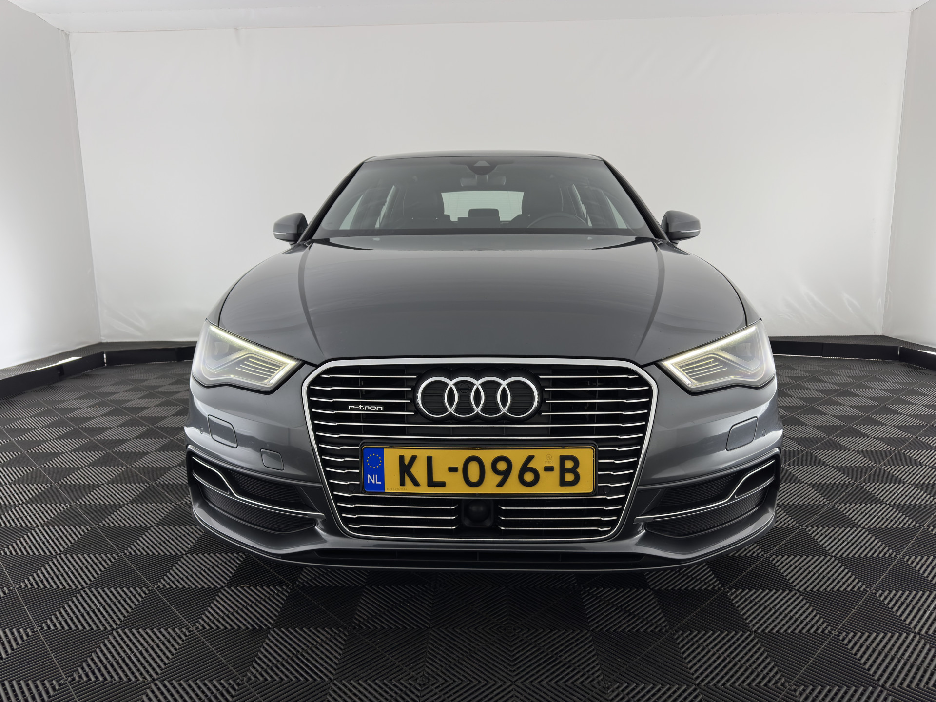 Audi A3 Sportback 1.4 e-tron Plug-In Pro Line plus Aut. *LEATHER-FABRIC | FULL-LED | NAVI-FULLMAP | KEYLESS | SPORT-SEATS | AUDI-SOUND | TOWBAR | 17''ALU*