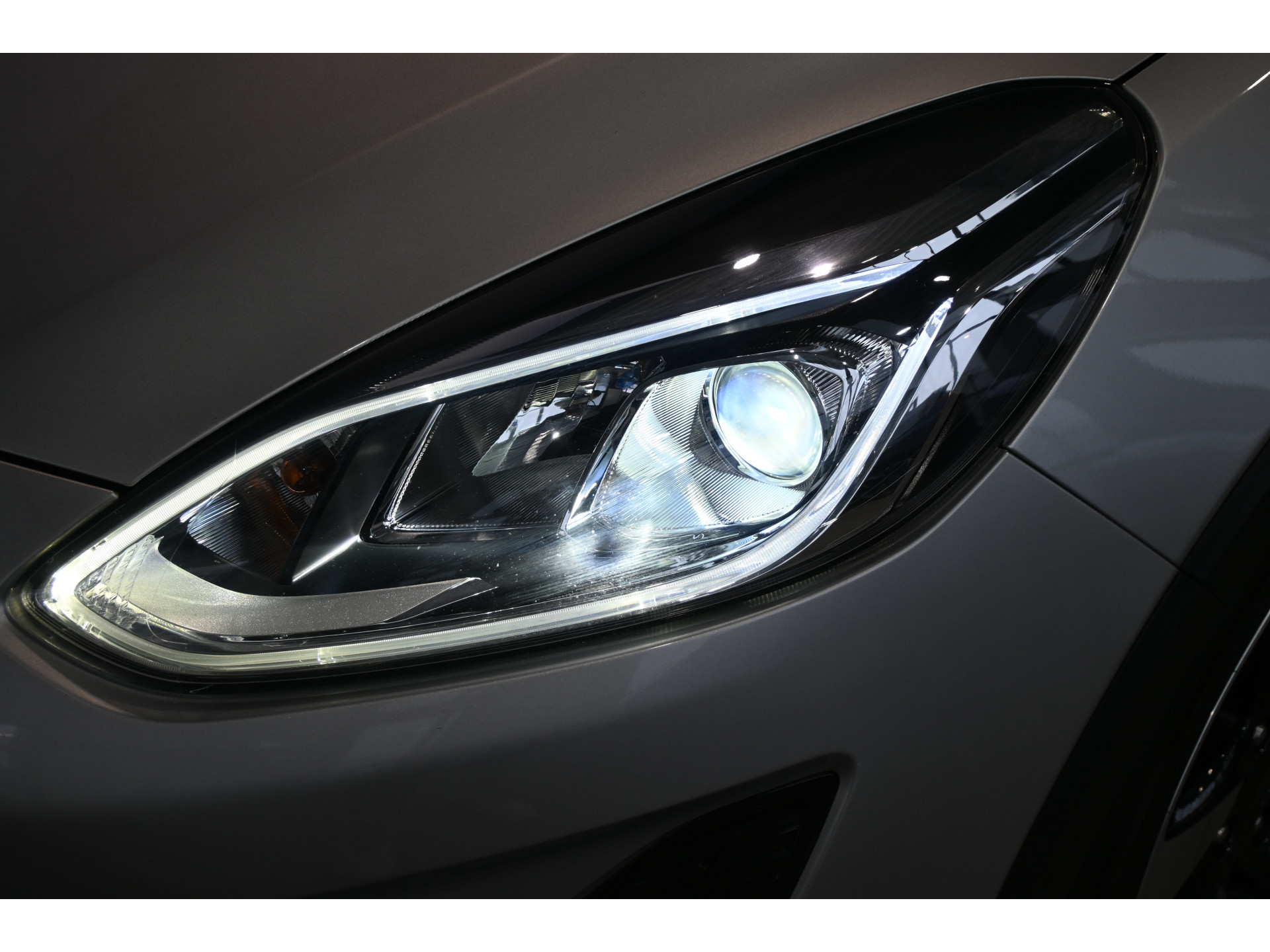 Ford Fiesta 1.0 EcoBoost Hybrid Active X Navigatie Caplay Stoel/Stuurverwarming Goed Onderhouden! Inruil Mogelijk!