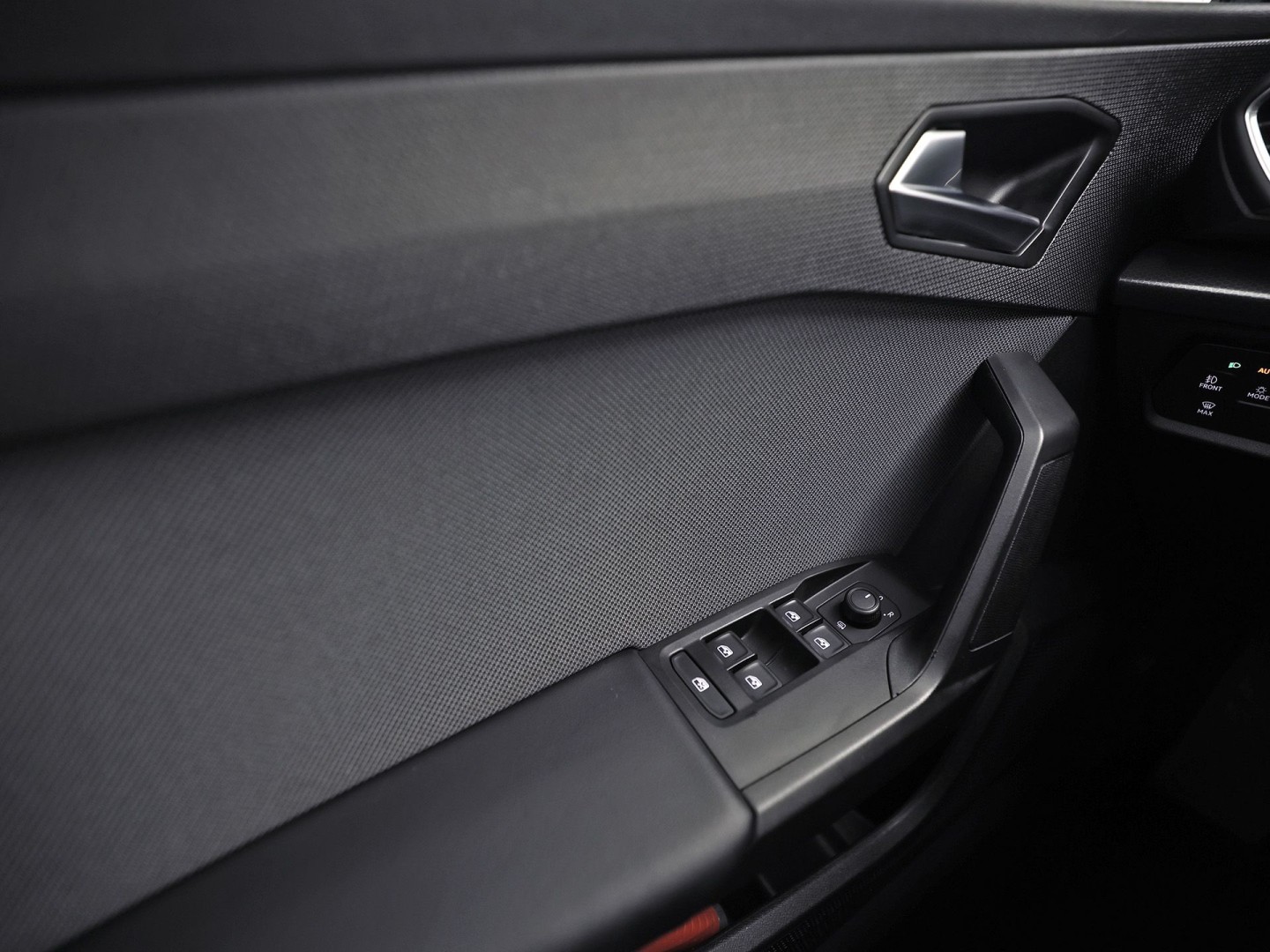 SEAT Leon 1.0 eTSI Intense Sport Automaat (VIRTUAL COCKPIT, APPLE CARPLAY, GROOT NAVI, CAMERA, SPORTSTOELEN, KEYLESS, ADAPTIVE CRUISE, NIEUWSTAAT)