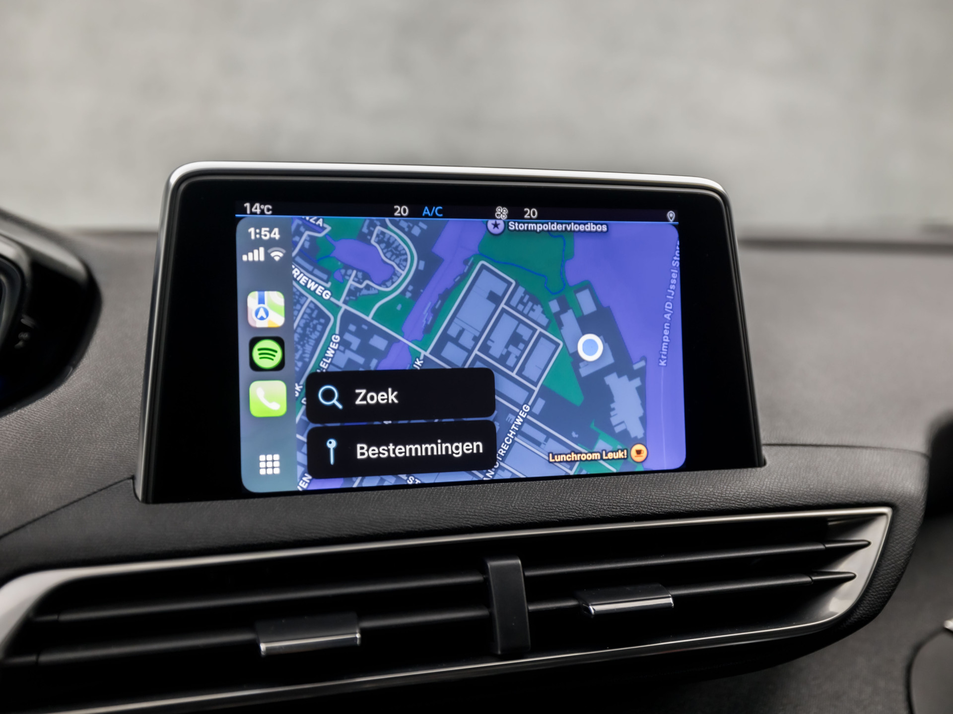 Peugeot 3008 1.2 PureTech Allure Automaat (APPLE CARPLAY, LED KOPLAMPEN, FOCAL AUDIO, LEDER, SPORTSTOELEN, GETINT GLAS, CRUISE, DAKRAILS, NIEUWSTAAT)
