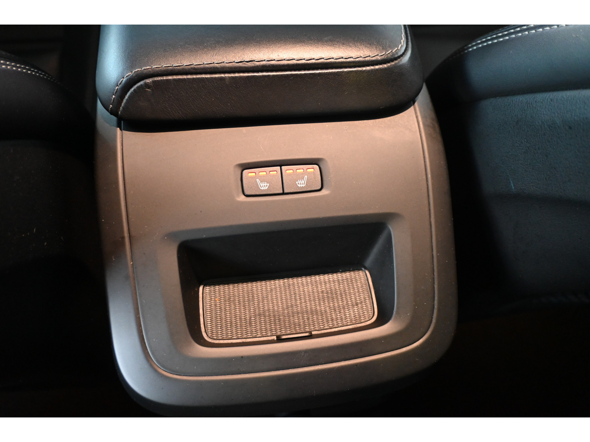 Volvo XC60 2.0 T8 Twin Engine AWD Inscription Harman/Kardon Navigatie Panoramadak Carplay Goed Onderhouden! Inruil Mogelijk!