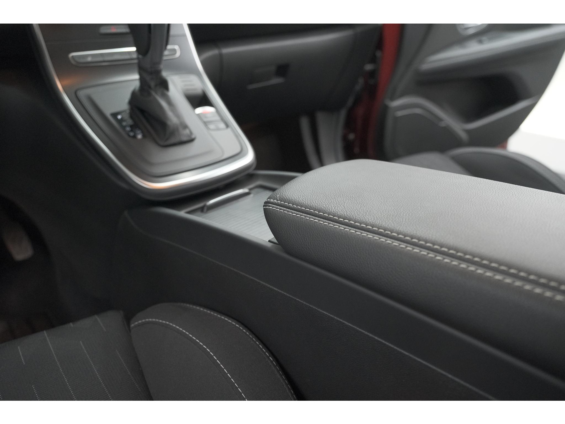 Renault Scénic TCe 140 EDC Limited | Camera | Stoelverwarming | Navigatie | Apple Carplay