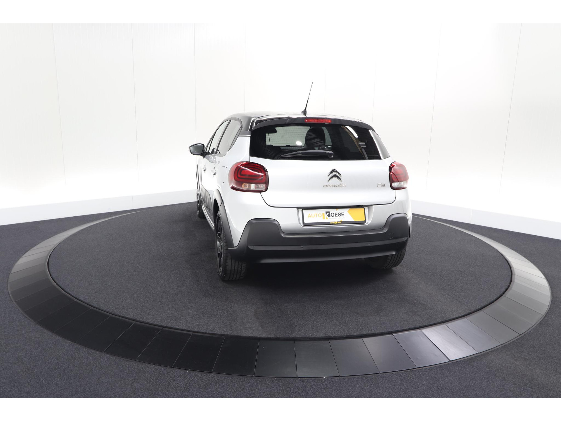 Citroen C3 PureTech 82 S&S Shine | Camera | Navigatie | Climate control | 17 Inch Lichtmetalen Velgen