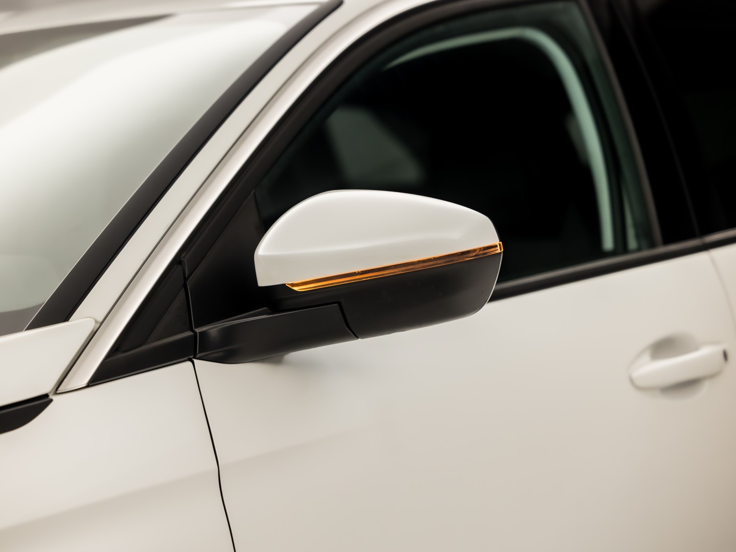Peugeot 3008 1.2 PureTech Allure Sport (APPLE CARPLAY, GROOT NAVI, 360 CAMERA, DRIVE MODE, GETINT GLAS, SPORTSTOELEN, LEDER, TREKHAAK, CRUISE, NIEUWSTAAT)
