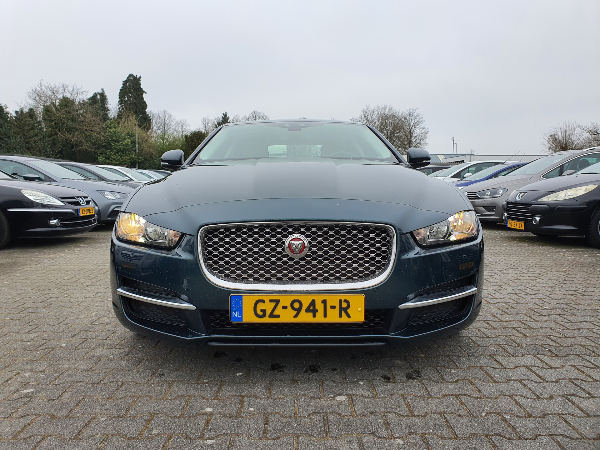 Jaguar XE 2.0 D Prestige ( ⚠️ ) Aut. *NAVI-FULLMAP | CAMERA | ECC | JAGUAR-AUDIO | SHIFT-PADDLES | CRUISE | PDC | LANE-ASSIST | AMBIENT-LIGHT | TOWBAR | COMFORT-SEATS | 17"ALU*