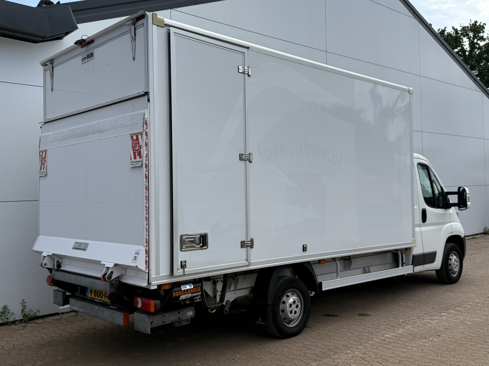 Peugeot Boxer 2.0 130PK Bakwagen Laadklep Nieuwe Distributieriem Navigatie Camera Airco Zijdeur Meubelbak Koffer