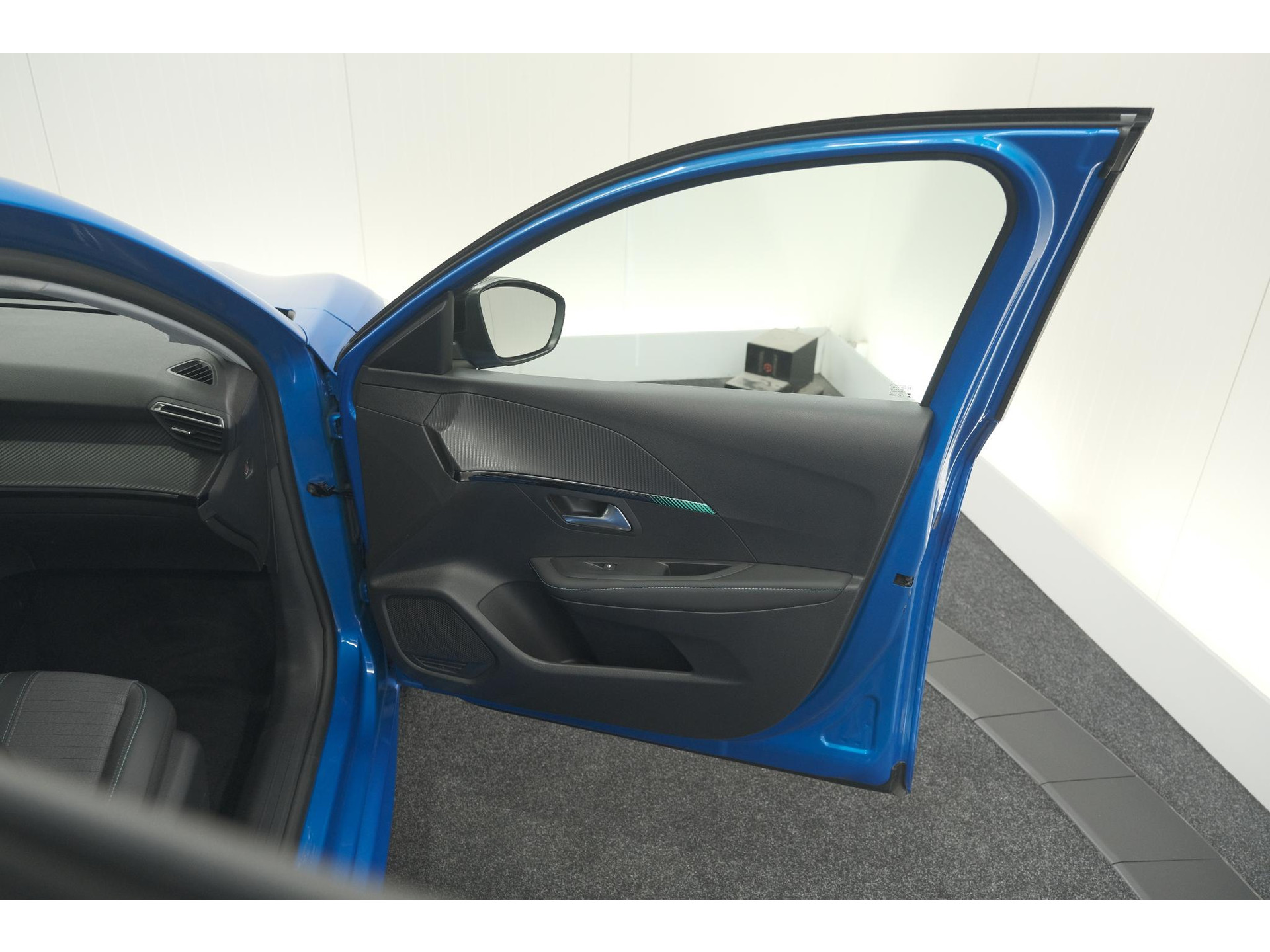 Peugeot 208 PureTech 100 Allure | Stoelverwarming | Adaptieve Cruise Control | Camera | Apple Carplay