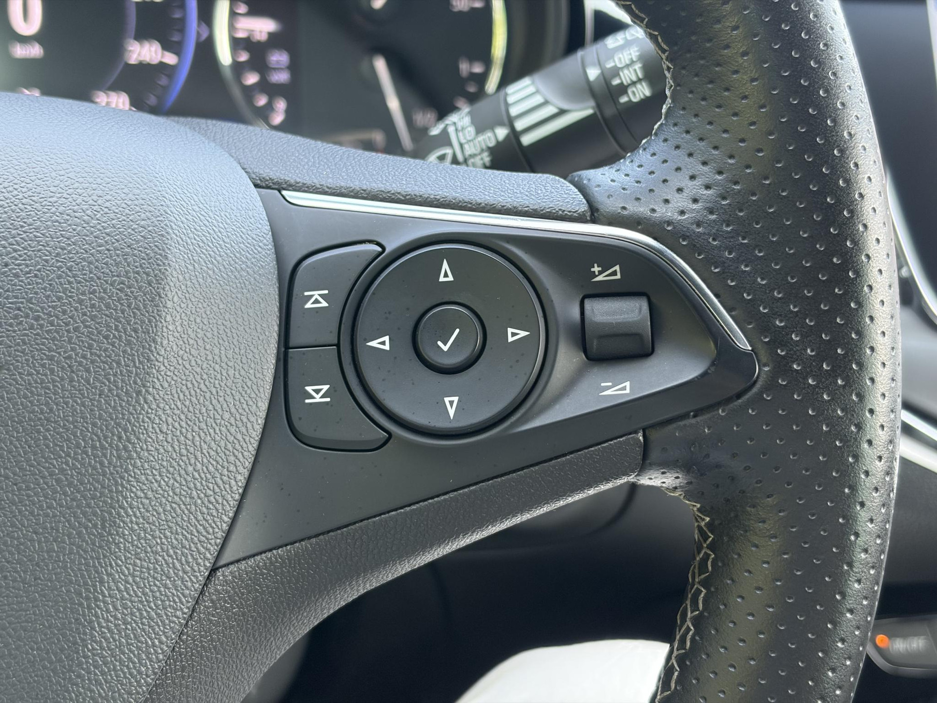 Opel Astra Sports Tourer 1.2 Ultimate 146pk,Afn Trekhaak,Camera,Keyless,Carplay,6 Bak,Stoelverw,Lm velgen,Alcantara-Leder,Dealer Onderhouden,Clima,Cruise,Dodehoek,Rijstrooksensor,N.A.P,Pdc V+A,Apk tot 07-2028