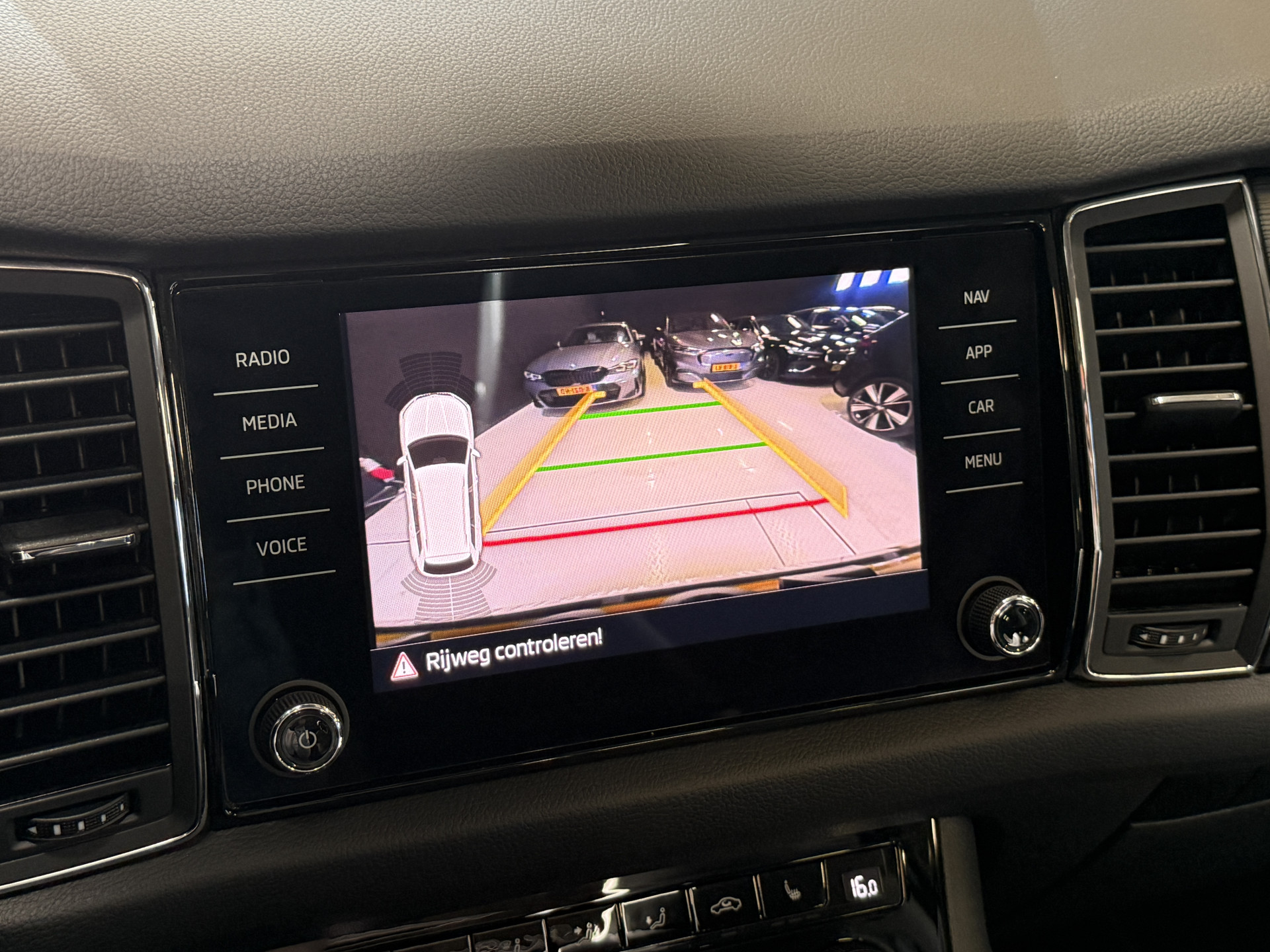 ŠKODA Kodiaq 1.5 TSI Business Edition | Panoramadak | Apple Carplay | Stoelverwarming
