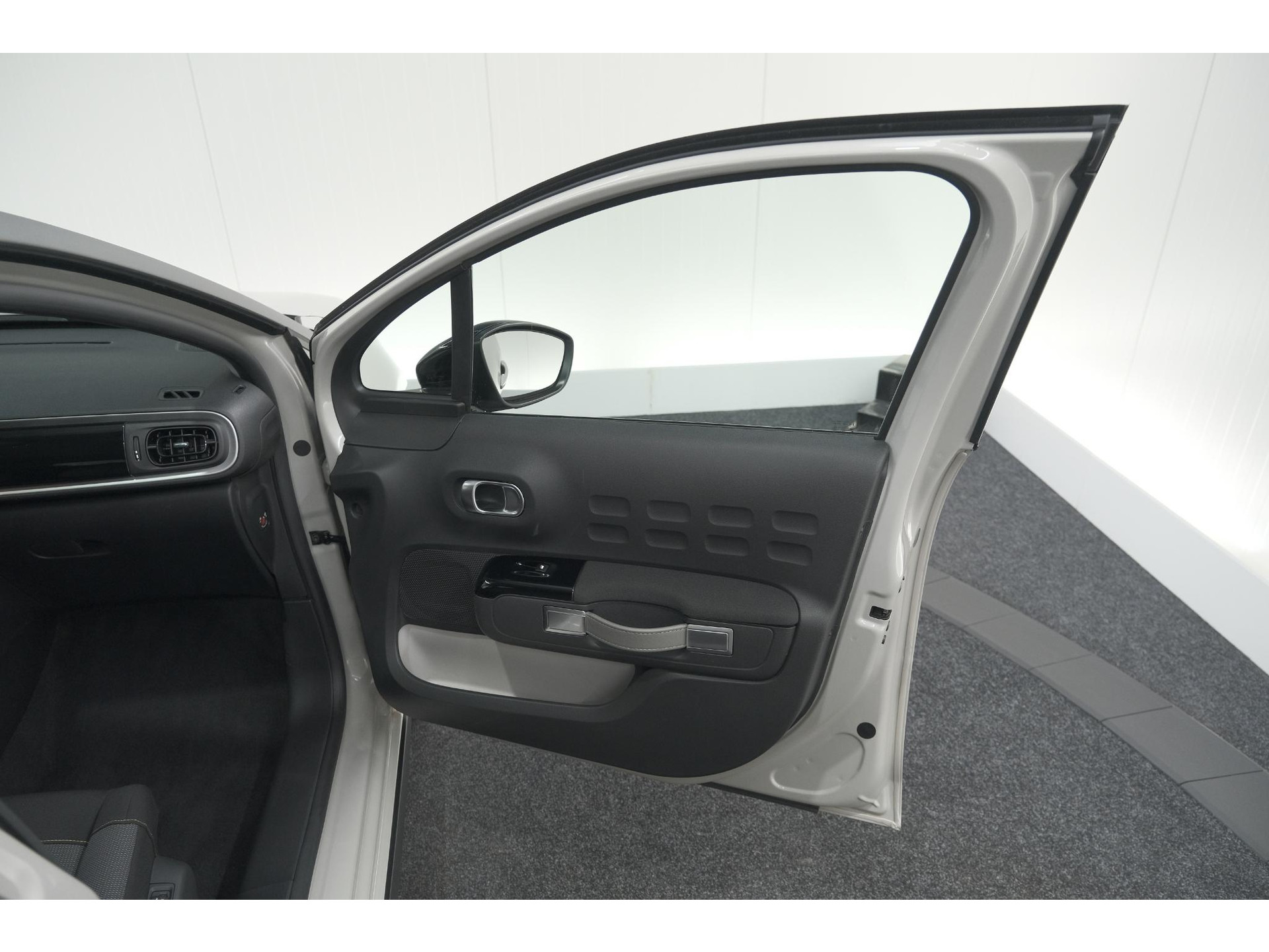 Citroen C3 PureTech 82 Feel Edition | Allseason Banden | Climate Control | Apple Carplay | Parkeersensoren