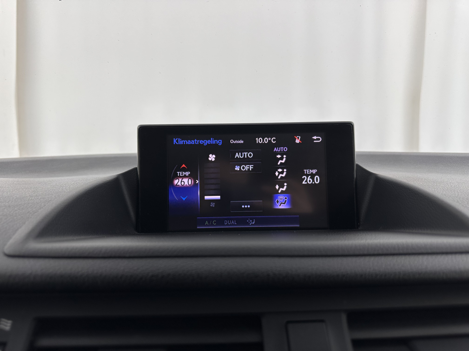 Lexus CT 200h Business Line Aut.*NAVI-FULLMAP | LEATHER | HEATED-COMFORTSEATS | CAMERA | PRIVACYGLASS | ECC | CRUISE | DIGI-COCKPIT | 16''ALU*