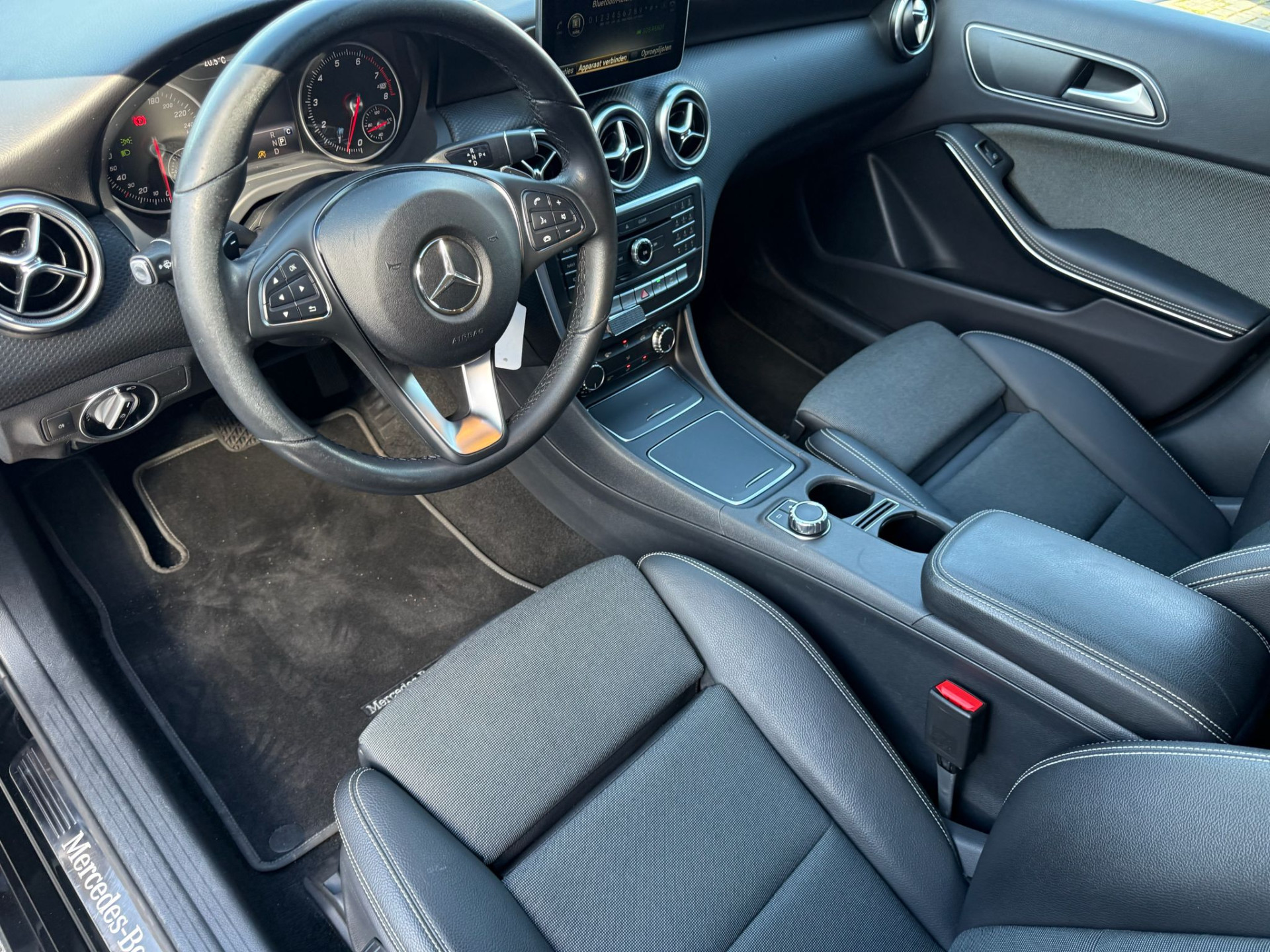 Mercedes-Benz A-klasse 160 Ambition | 2E EIGENAAR | 3/6/12MND GARANTIE | AUTOMAAT | LED | CRUISE | NAVI | AIRCO | BLUETOOTH | TREKHAAK |