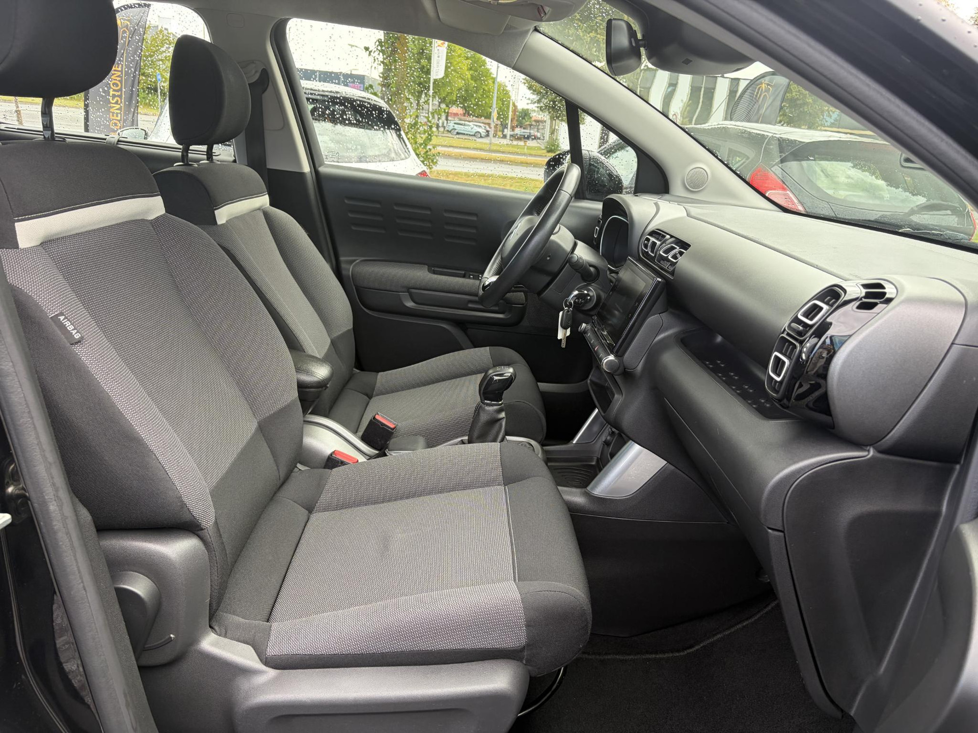 Citroen C3 Aircross 1.2 PureTech Feel ✓Draadloze telefoonlader✓Carplay✓Navi✓Clima✓Cruise ✓Pdc✓Lm velgen✓2e Eigenaar✓Net beurt gehad✓Lm velgen✓N.A.P✓Apk tot 10-2027
