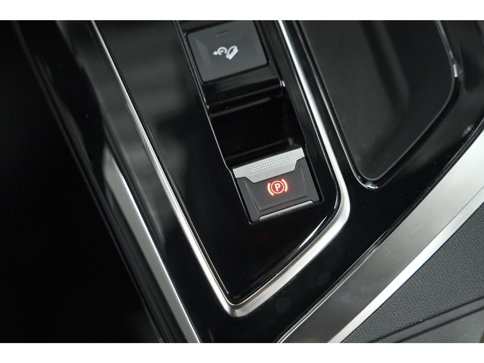 Peugeot 3008 HYbrid4 300 GT | Elektrisch Panoramadak | Dodehoekdetectie | Camera | Navigatie