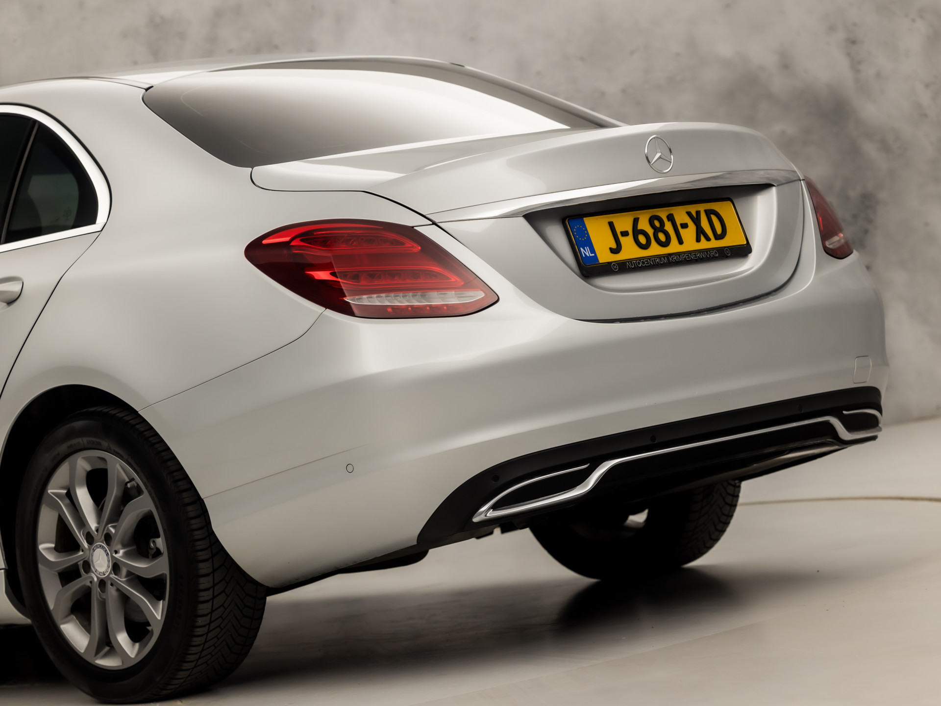 Mercedes-Benz C-Klasse 180 Sport 156Pk Automaat (NAVIGATIE, LEDER, SFEERVERLICHTING, GETINT GLAS, STOELVERWARMING, SPORTSTOELEN, CRUISE, NIEUWE APK, NIEUWSTAAT)