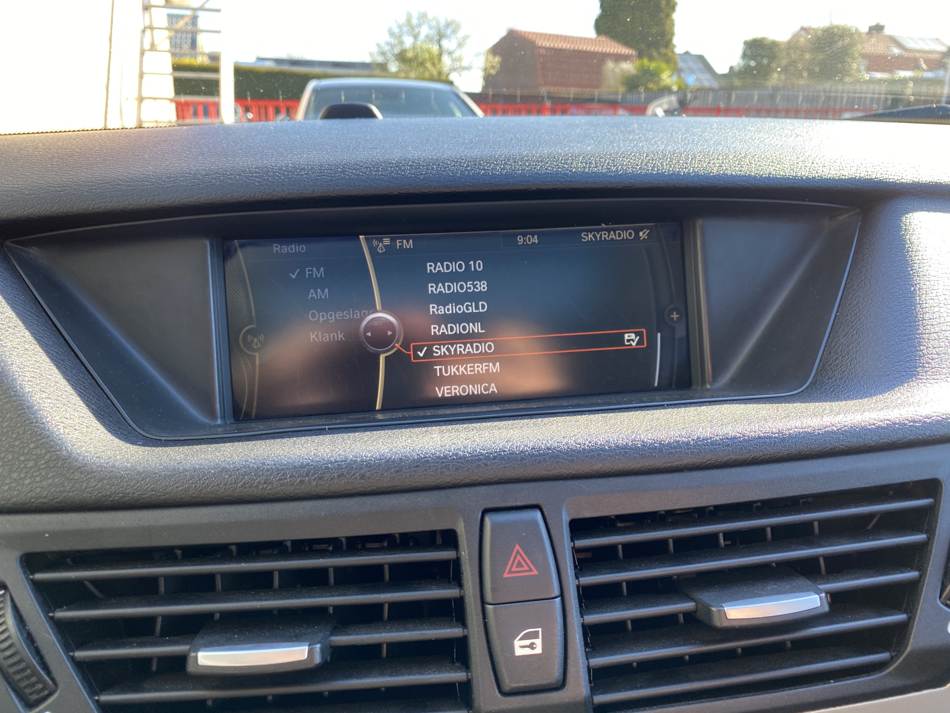 BMW X1 sDrive18i Executive AUT. | navigatie | panoramadak | sportstoelen | xenon verlichting | lichtmetalen velgen 18 inch