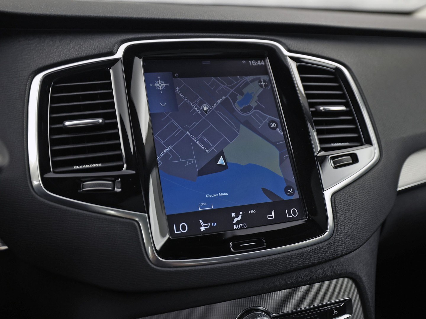 Volvo XC90 2.0 T8 Twin Engine AWD Inscription Automaat 407Pk (PANORAMADAK, APPLE CARPLAY, MEMORY SEATS, STOELVERWARMING/KOELING, CAMERA, GETINT GLAS, LEDER, TREKHAAK, NIEUWE APK)
