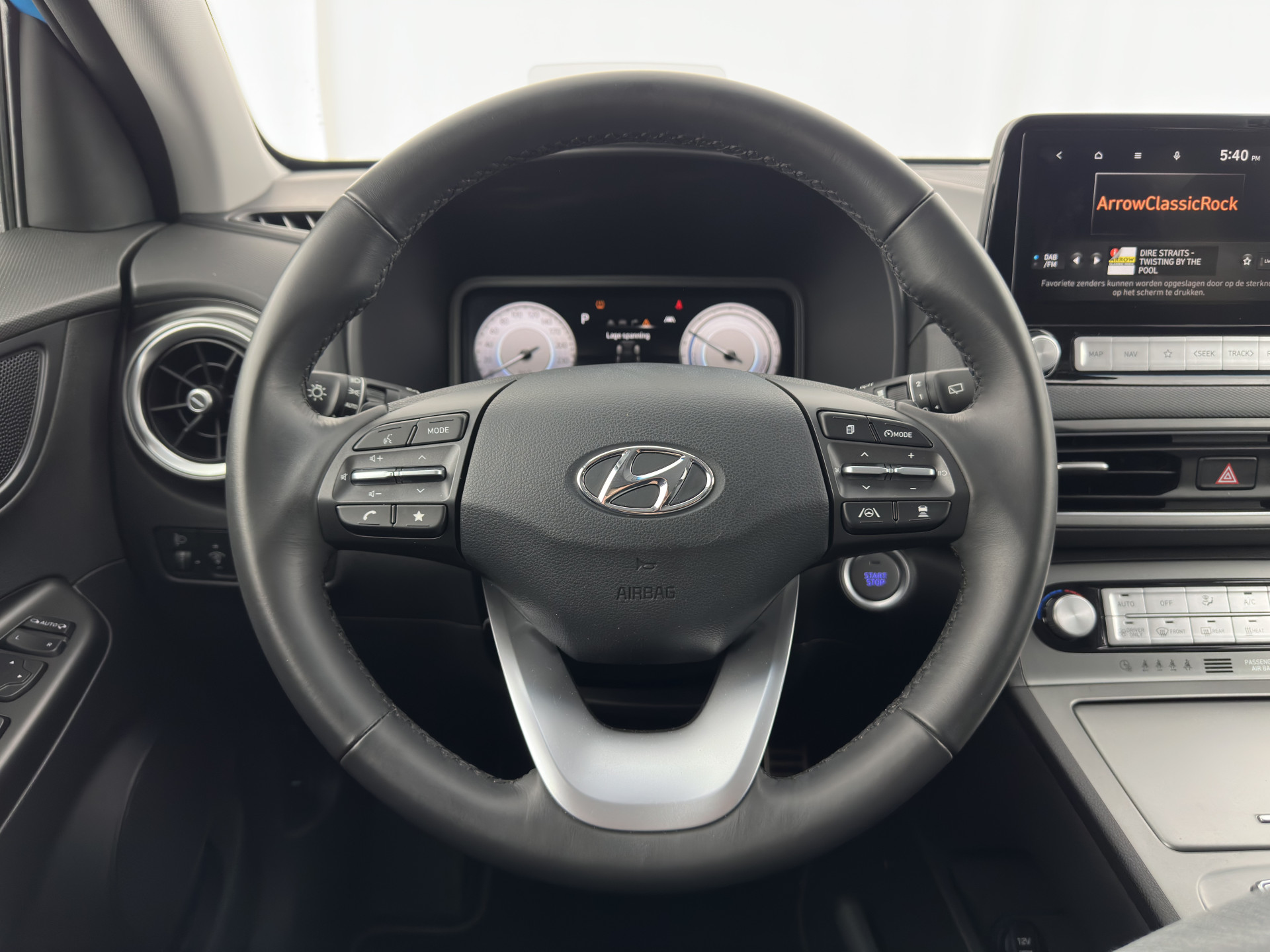 Hyundai Kona EV Fashion 39 kWh [ 3-Fase ] {SOH-100%} (INCL-BTW) Aut.*HEATPUMP | HEAD-UP | NAVI-FULLMAP | DIGI-COCKPIT | FULL-LED | KRELL-AUDIO | LANE-ASSIST | KEYLESS | CAMERA | SHIFT-PADDLES | DAB | ADAPTIVE-CRUISE | COMFORT-SEATS | 17"ALU*