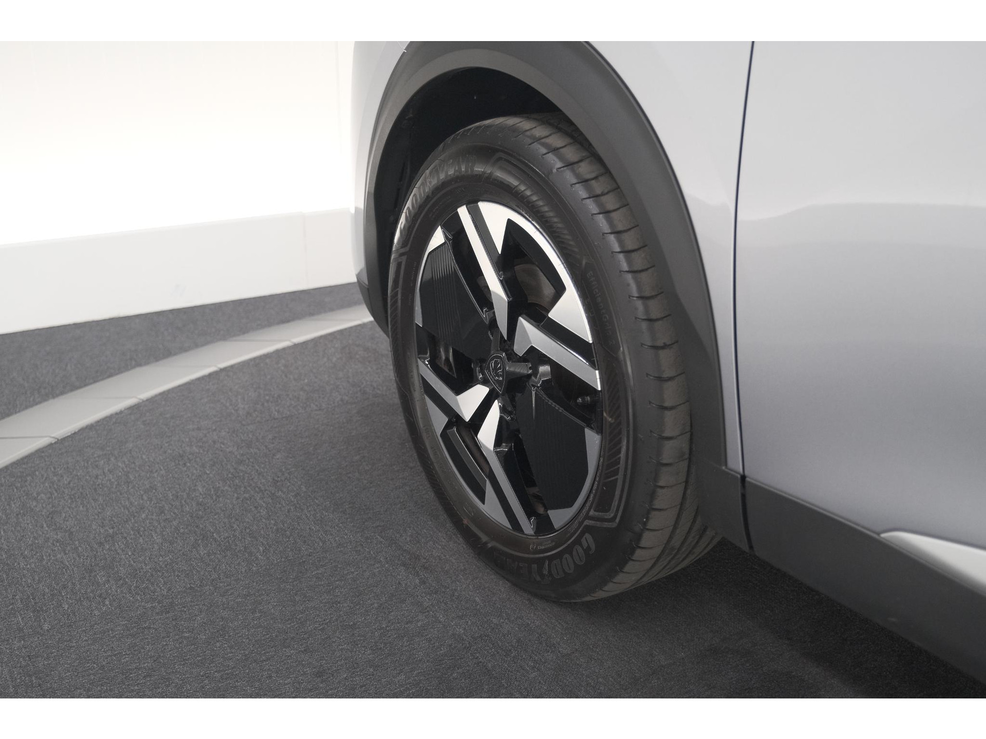 Peugeot 2008 PureTech 100 Allure | Apple Carplay | Parkeersensoren | Climate control
