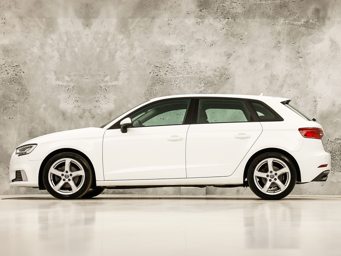 Audi A3 Sportback 1.0 TFSI Sport (GROOT NAVI, DYNAMISCHE KNIPPERLICHTEN, PARKEERSENSOREN, SPORTSTOELEN, CRUISE, LM VELGEN, BLUETOOTH, NIEUWSTAAT)
