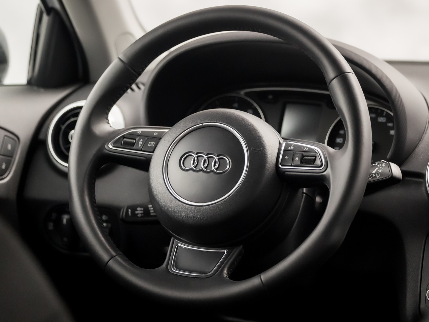 Audi A1 Sportback 1.2 TFSI S-Line Sport (NAVIGATIE, 5 DEURS, PARKEERSENSOREN, CRUISE, SPORTSTOELEN, LED ACHTERLICHTEN, BLUETOOTH, NIEUWE APK, NIEUWSTAAT)