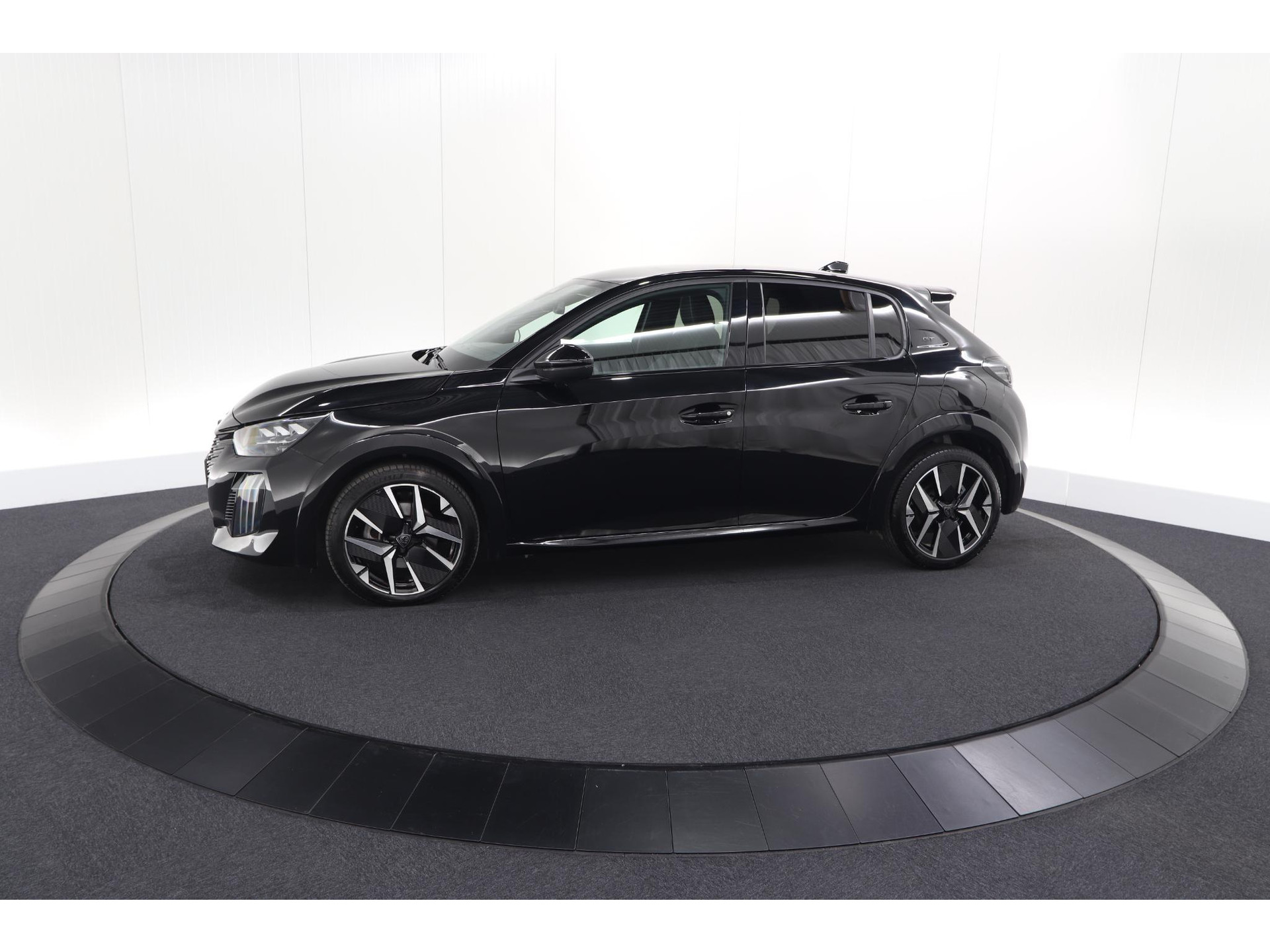 Peugeot 208 1.2 Hybrid 145 e-DCS6 GT | Alcantara Pakket | Camera | Apple Carplay | Stoelverwarming