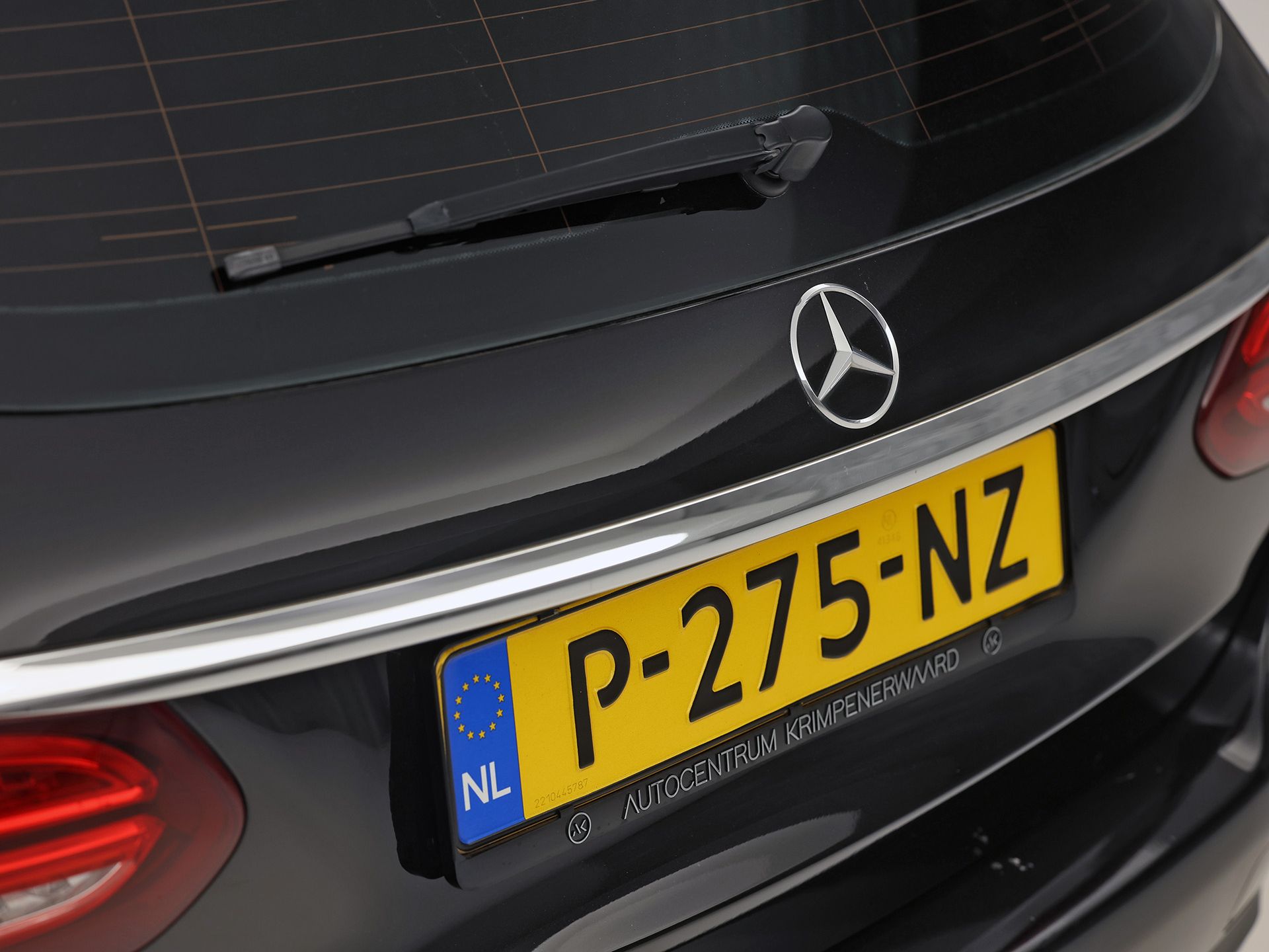 Mercedes-Benz C-Klasse 180 AMG Sport Automaat (GROOT NAVI, LEDER, STOELVERWARMING, GETINT GLAS, SPORTSTOELEN, CRUISE, NIEUWE APK, NIEUWSTAAT)