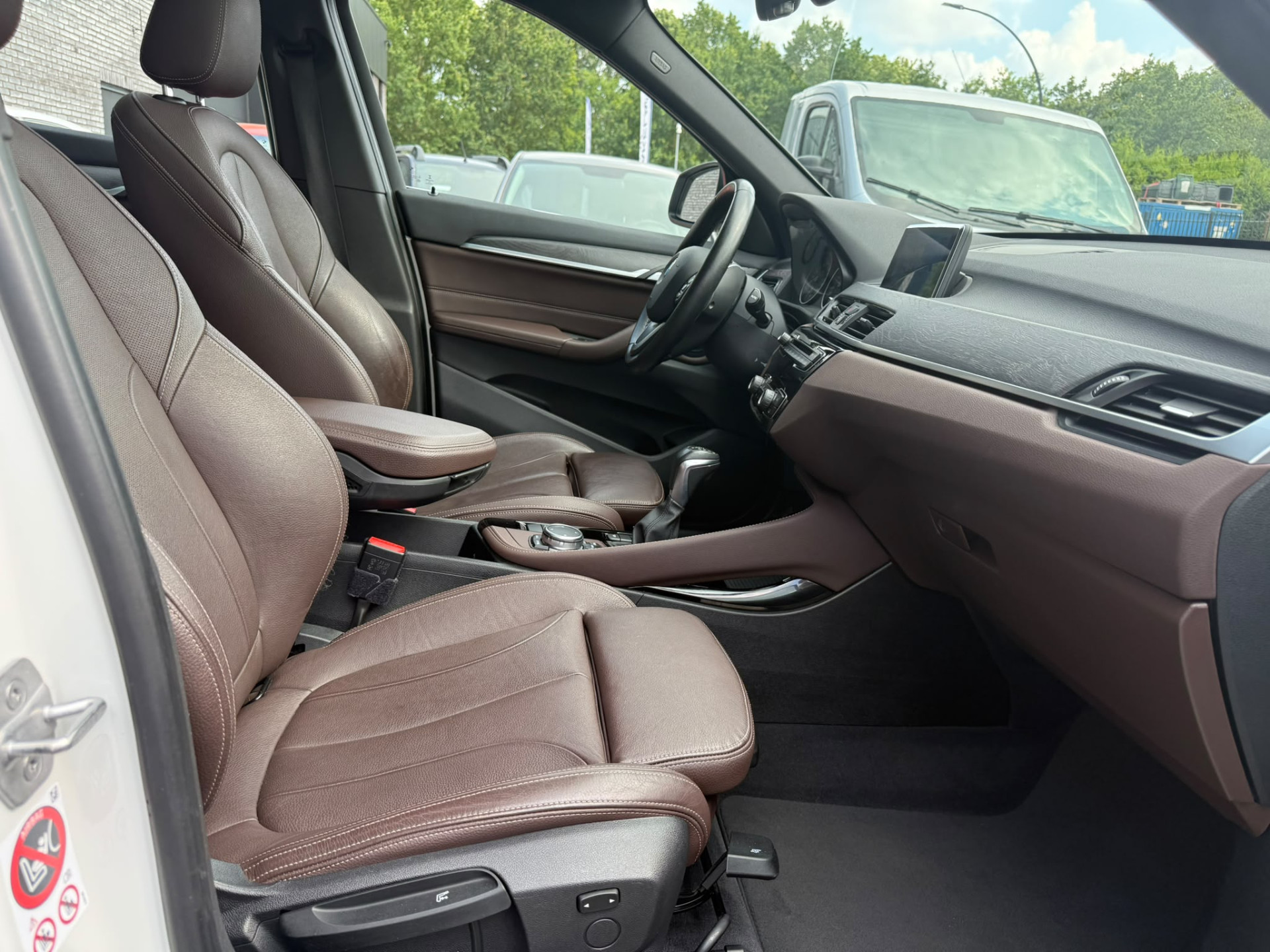 BMW X1 xDrive20i xLine | 3E EIGENAAR | 3/6/12MND GARANTIE| PANO DAK | HEAD UP | LEDER | NAVI |