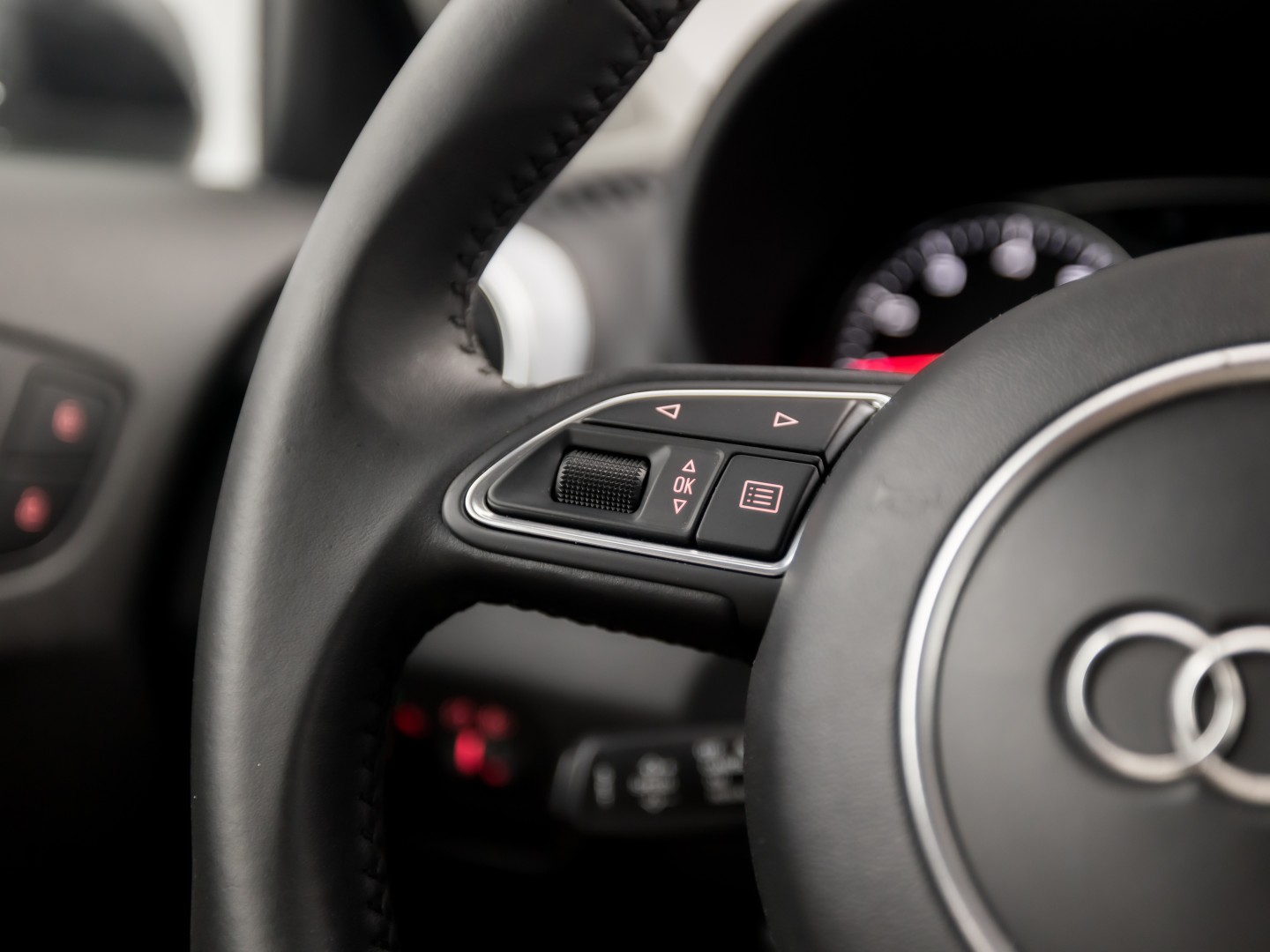 Audi A1 Sportback 1.2 TFSI S-Line Sport (NAVIGATIE, 5 DEURS, PARKEERSENSOREN, CRUISE, SPORTSTOELEN, LED ACHTERLICHTEN, BLUETOOTH, NIEUWE APK, NIEUWSTAAT)