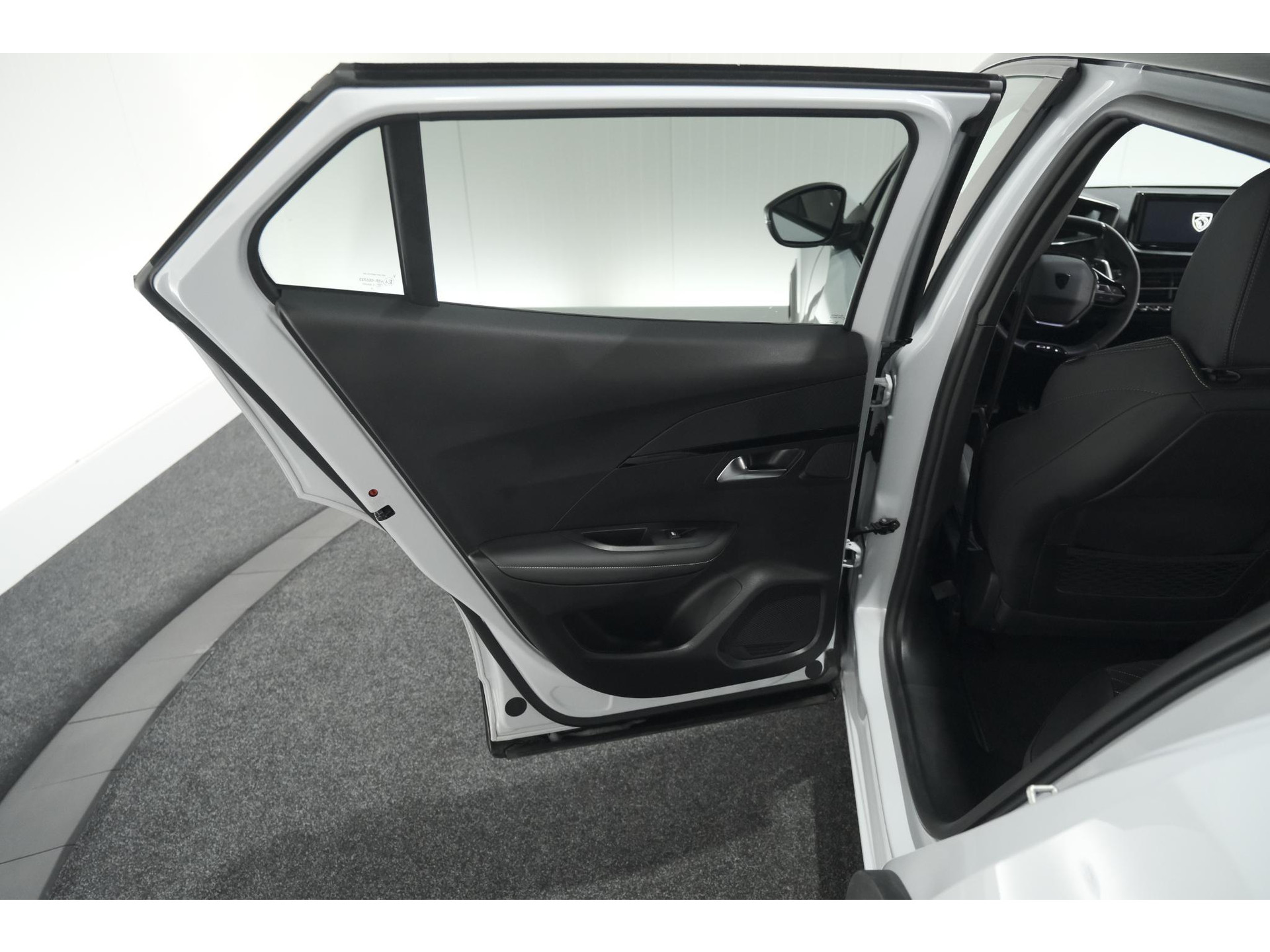 Peugeot 2008 PureTech 130 EAT8 GT | 360 Camera | Stoelmassage | Adaptieve Cruise Control | Dodehoekdetectie