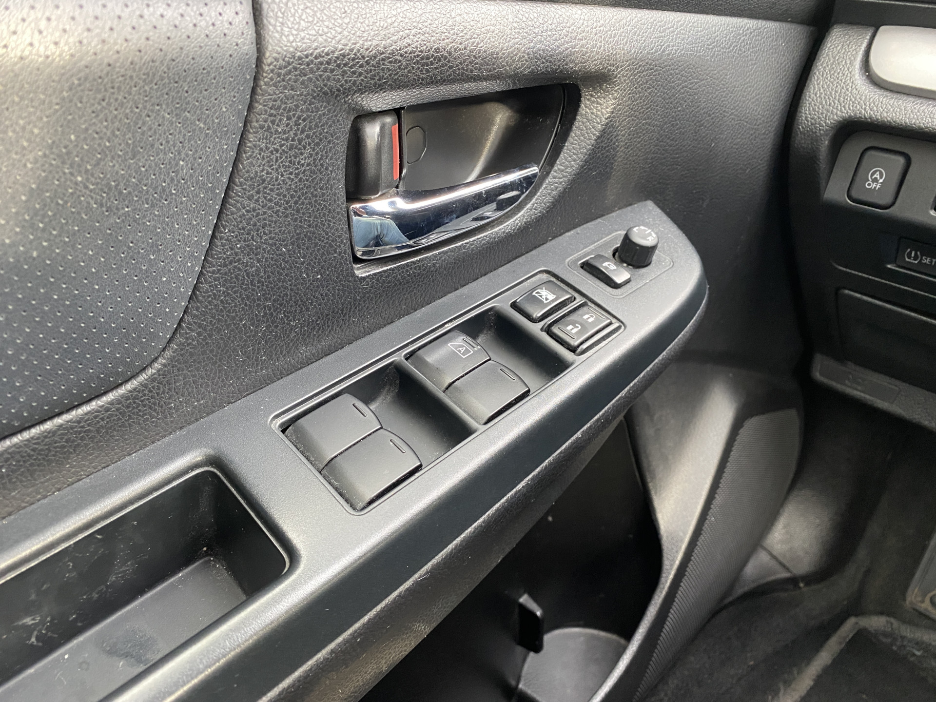 Subaru XV 2.0i Premium AWD 150 pk AUT. | dealer onderhouden | navigatie | leer | schuif-/kanteldak | cruise control | camera