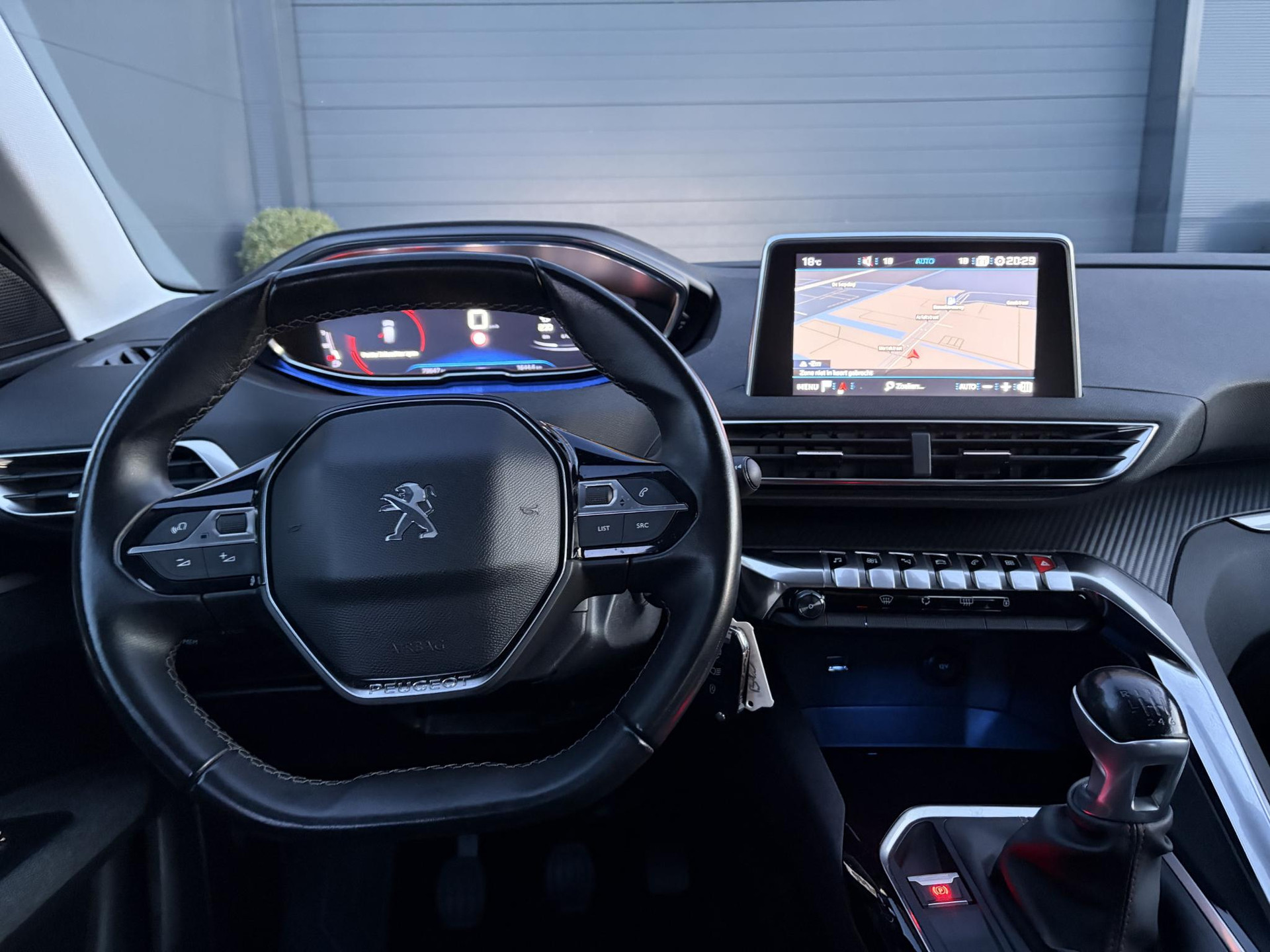 Peugeot 3008 1.2 PureTech Active ✓D-riem vv in 2023✓360° Camera✓Carplay✓Navi✓131pk✓Clima✓Cruise✓Trekhaak✓Dealer Onderhouden✓Bj 11-2019✓Lm velgen✓6 Bak✓Pdc✓N.A.P✓Apk tot 06-2027