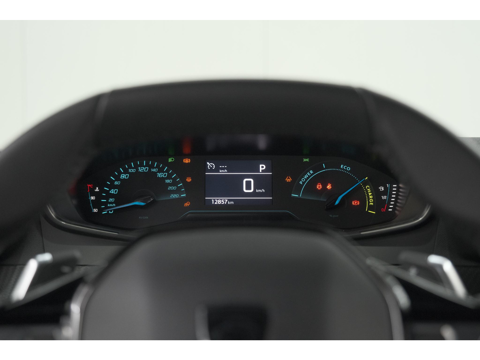 Peugeot 2008 Hybrid 136 e-DCS6 Style | Apple Carplay | Parkeersensoren | Climate control