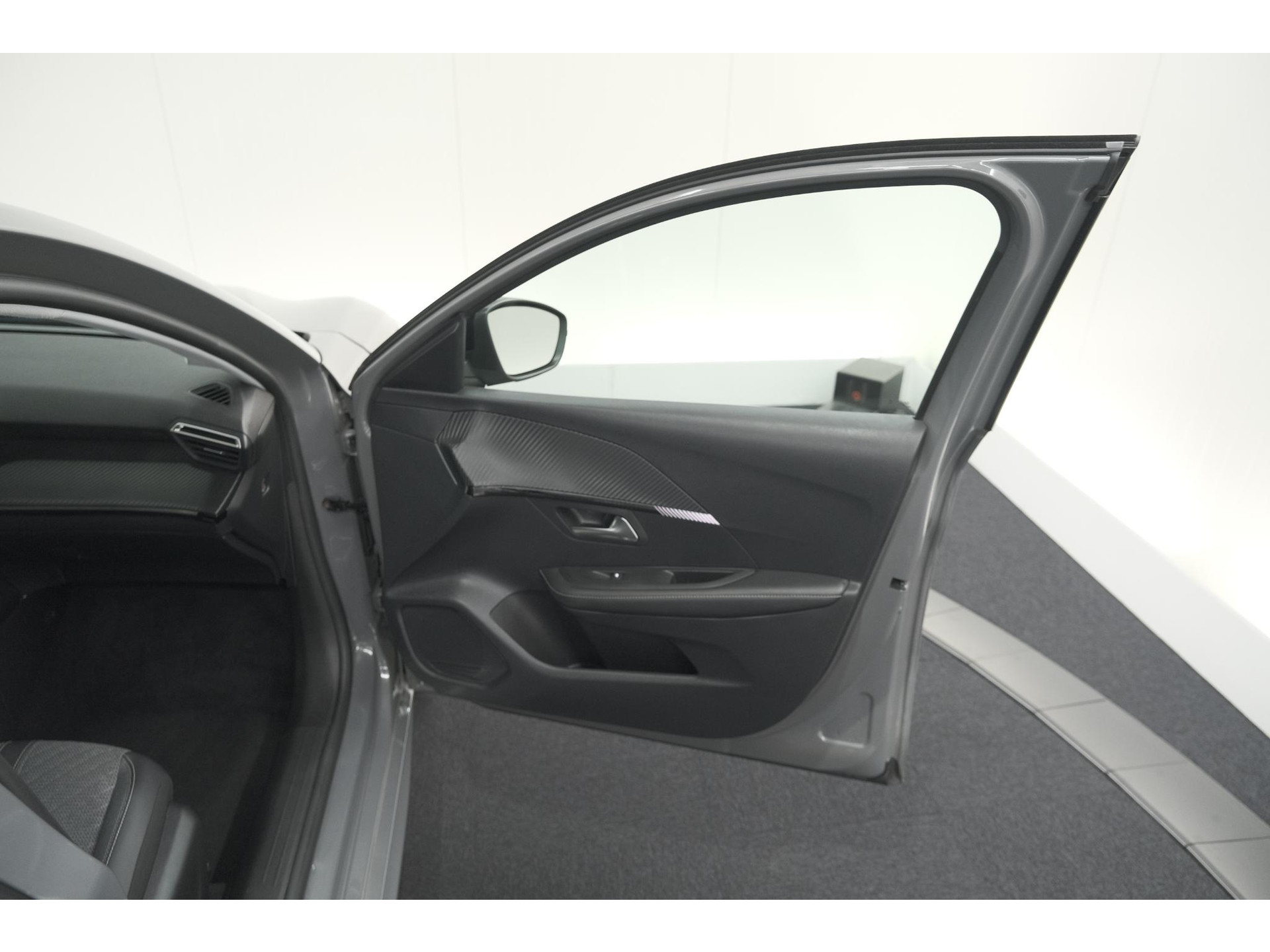 Peugeot 208 PureTech 100 Allure | Gris Selenium | Apple Carplay | Parkeersensoren | Climate Control