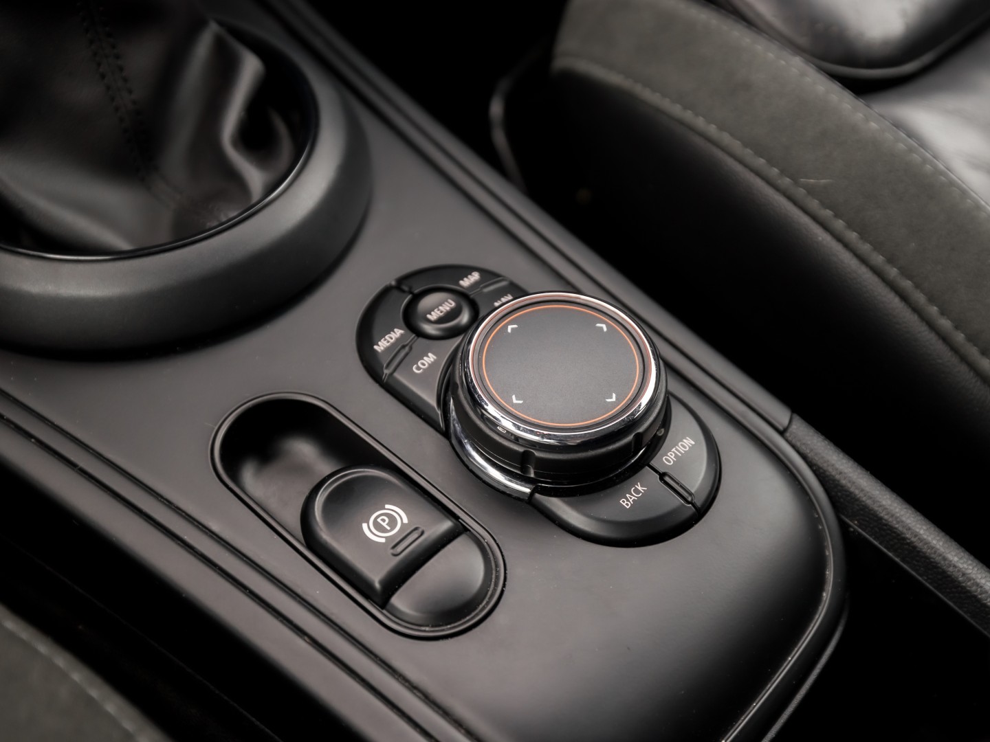 MINI Countryman 1.5 Cooper SE ALL4 Chili 225Pk Automaat (APPLE CARPLAY, GROOT NAVI, LEDER, STOELVERWARMING, SPORTSTOELEN, GETINT GLAS, ADAPTIVE CRUISE, NIEUWSTAAT)