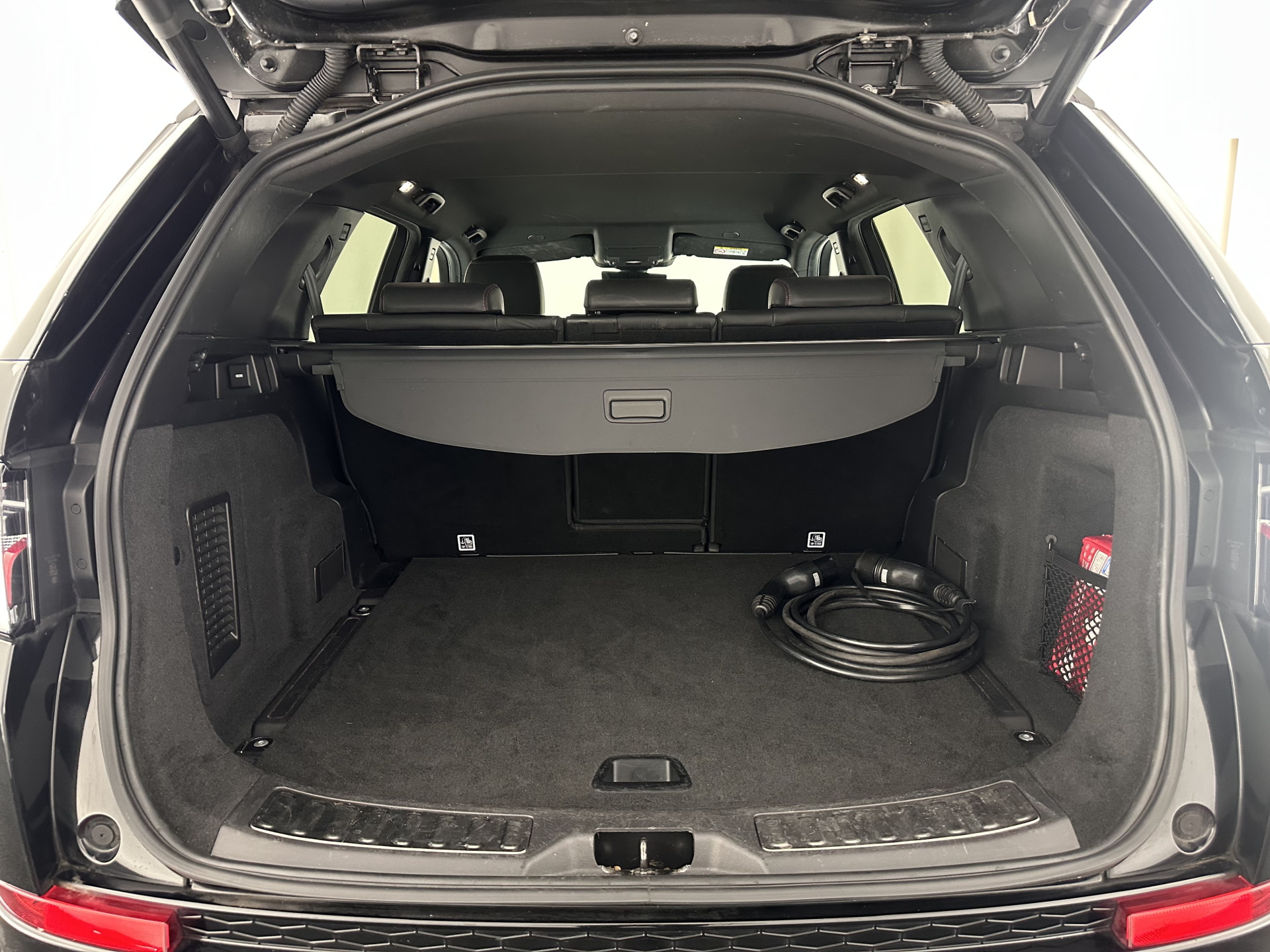 Land Rover Discovery Sport P300e 1.5 R-Dynamic HSE Black Exterior Pack AWD (Plug-in) (INCL-BTW) *LEATHER | FULL-LED | DIGI-COCKPIT | MERIDIAN-AUDIO | BLINDSPOT | KEYLESS | SHIFTPADDLES | PRIVACYGLASS | NAVI-FULLMAP | ECC | MEMORY-PACK | PDC | CRUISE | 20'