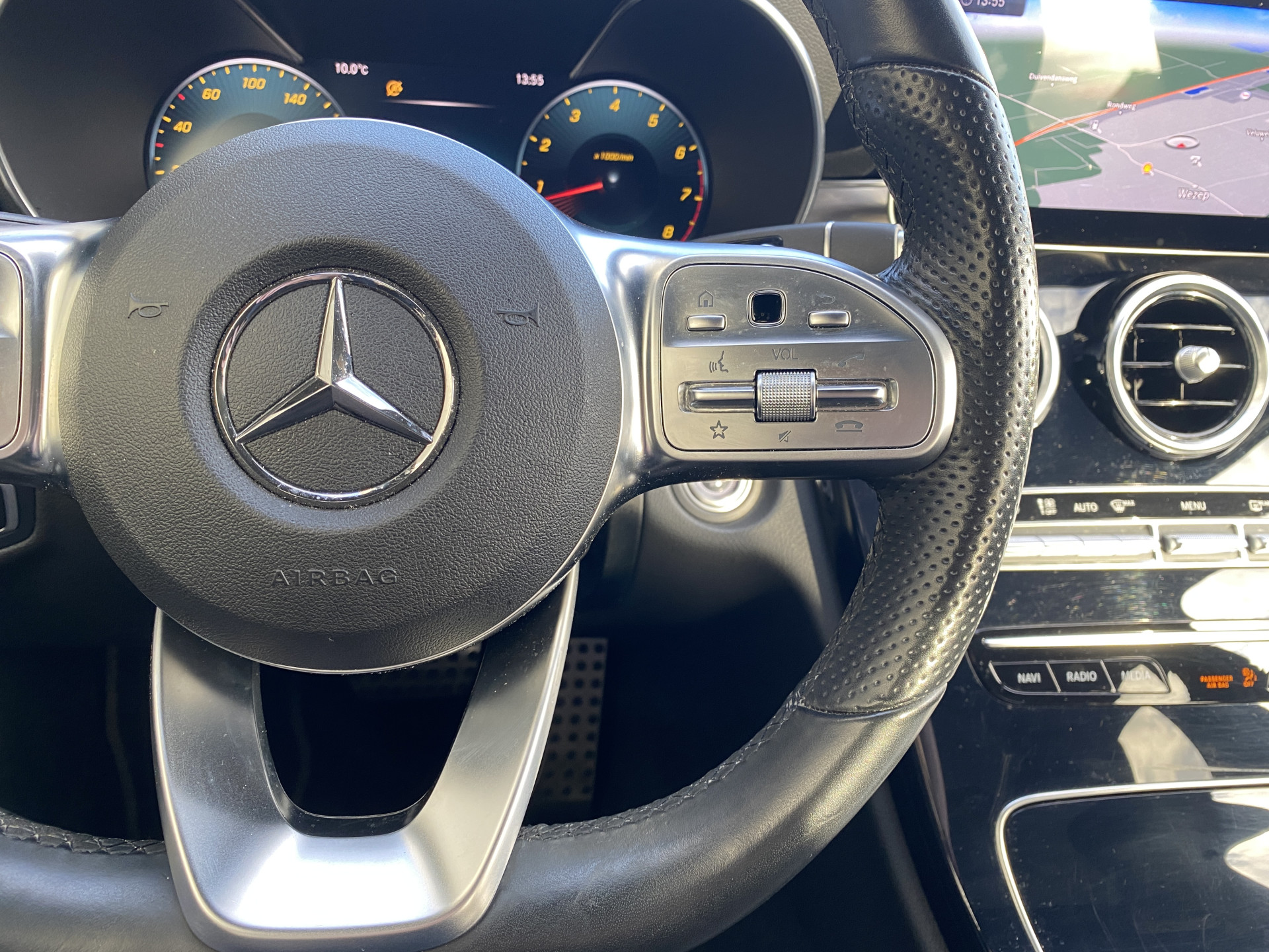 Mercedes-Benz C-klasse 180 Business Solution AMG AUT. | dealer onderhouden | panoramadak | night pakket | navigatie | NL auto