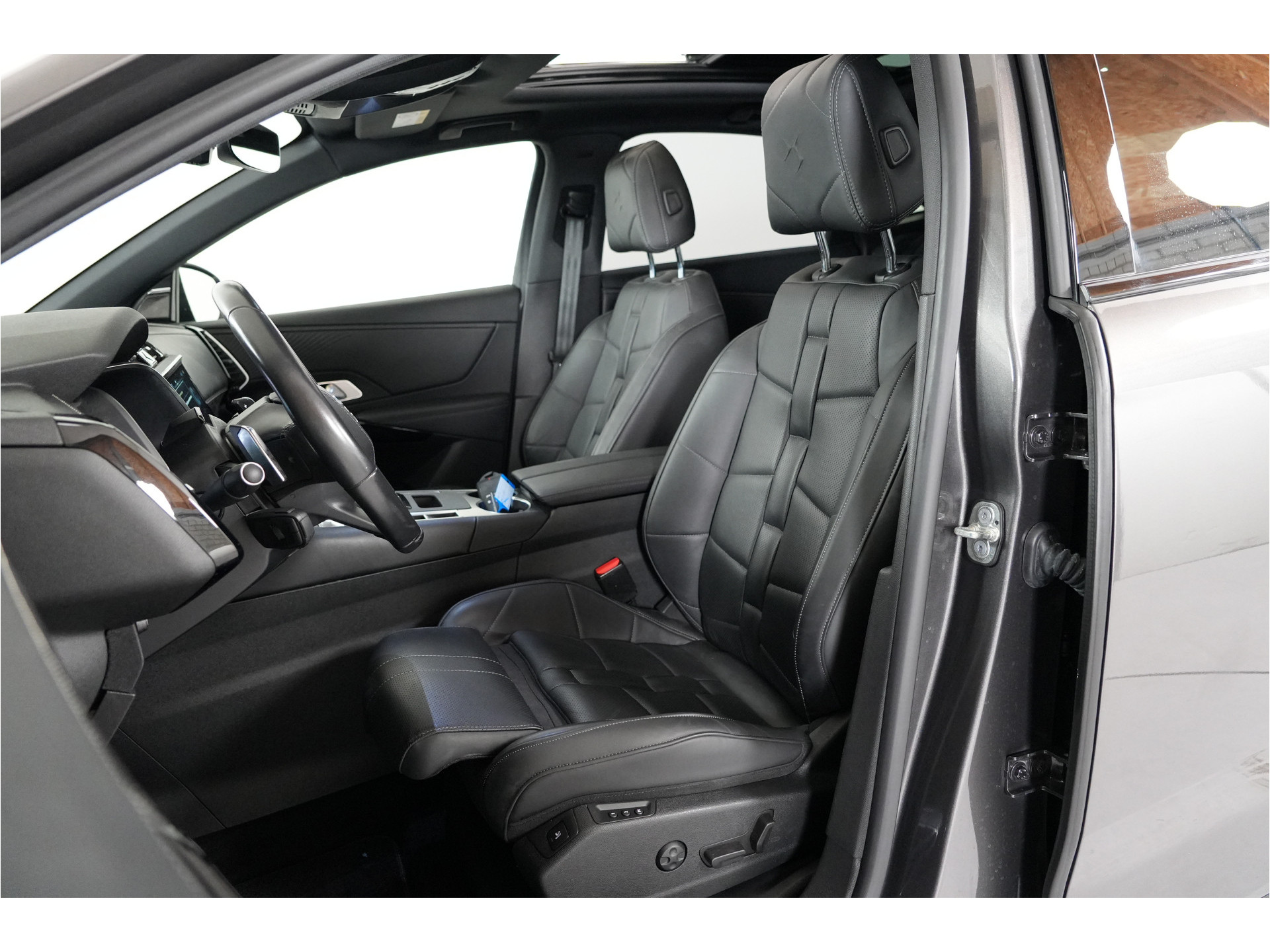DS 7 E-Tense 4x4 Opéra 360 pk PHEV | SOH 93.5% | Pano | Massage | Nachtzicht | Focal | 360° Cam | Nappa |