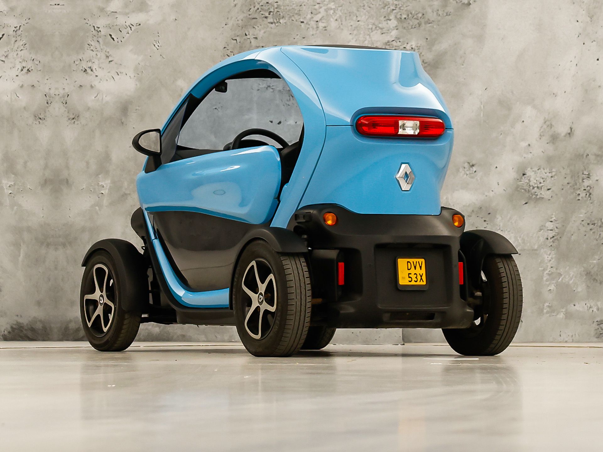 Renault Twizy Life Sport (45 KMH, BROMMER KENTEKEN, LED, ZWART LEDER, PARKEERSENSOREN, SPORTSTOEL, NIEUWSTAAT)