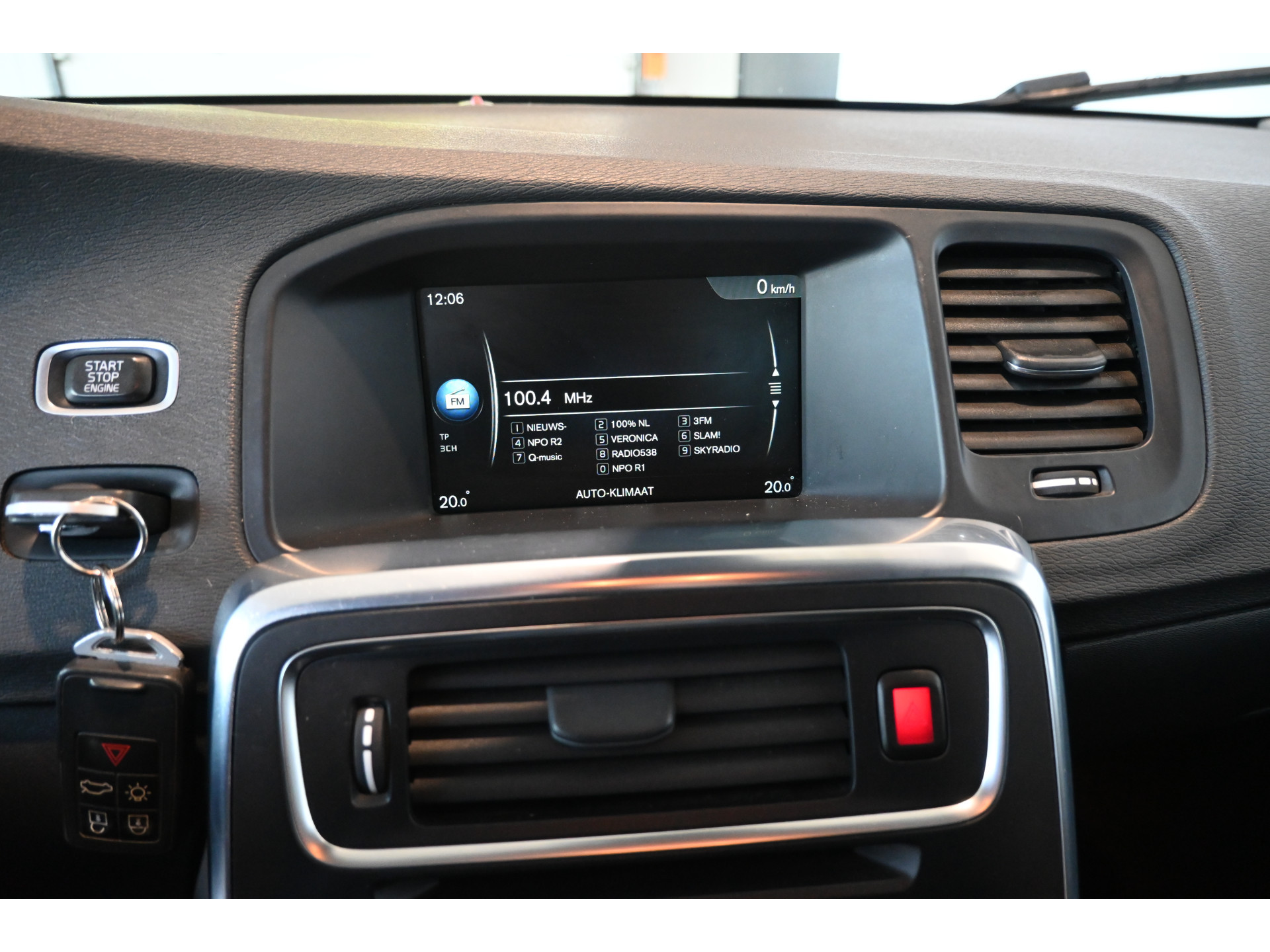 Volvo V60 1.6 D2 Summum Automaat Clima Navigatie Trekhaak Goed Onderhouden! Inruil Mogelijk!
