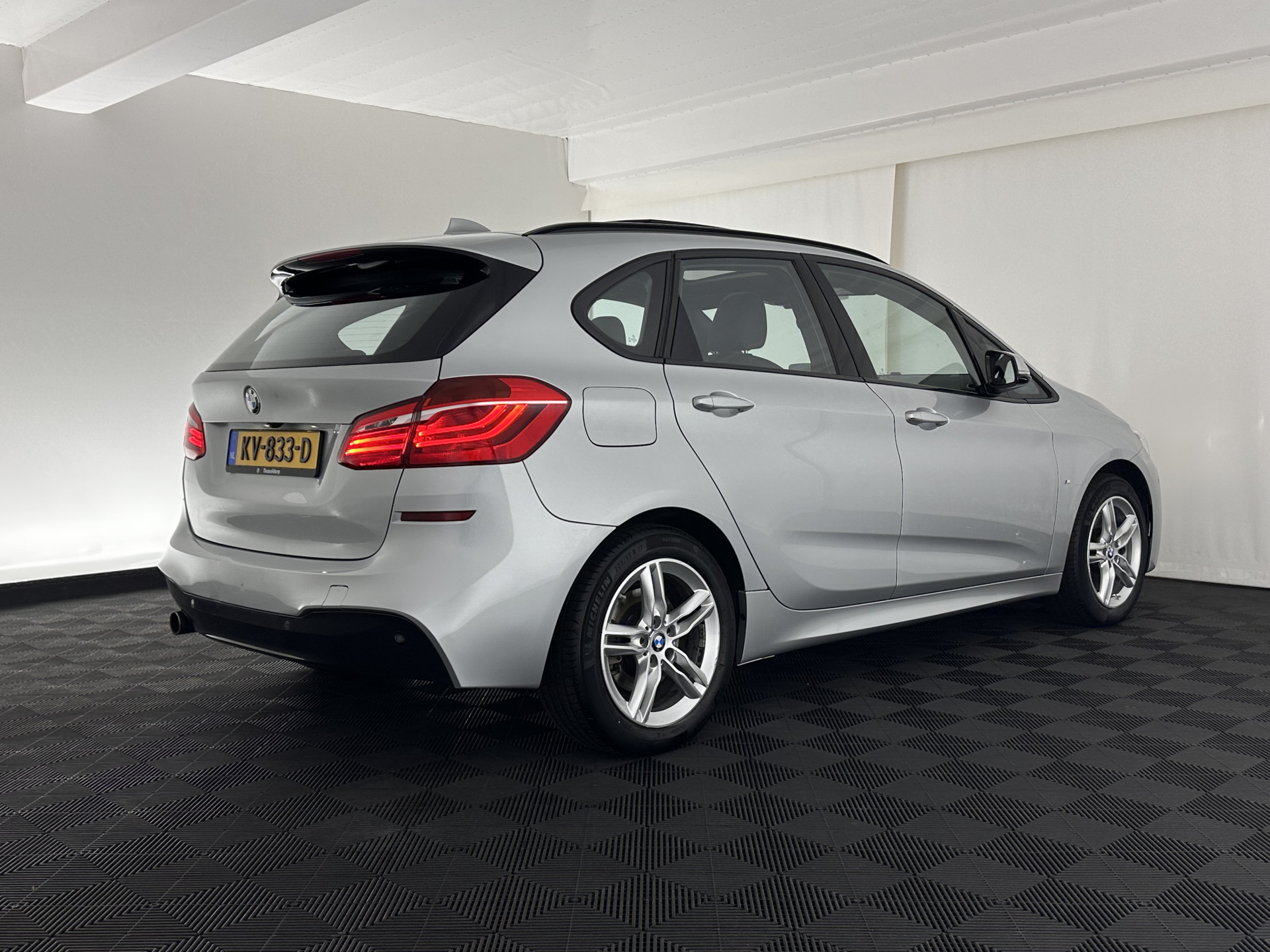 BMW 2-serie Active Tourer 225xe M-Sportpack iPerformance Centennial High Executiv (INCL-BTW) Aut. *PANO | HEAD-UP | LEATHER | FULL-LED | CAMERA | NAVI-FULLMAP | HEATED-SPORTSEATS | KEYLESS | ECC | PDC | CRUISE | 17''ALU*