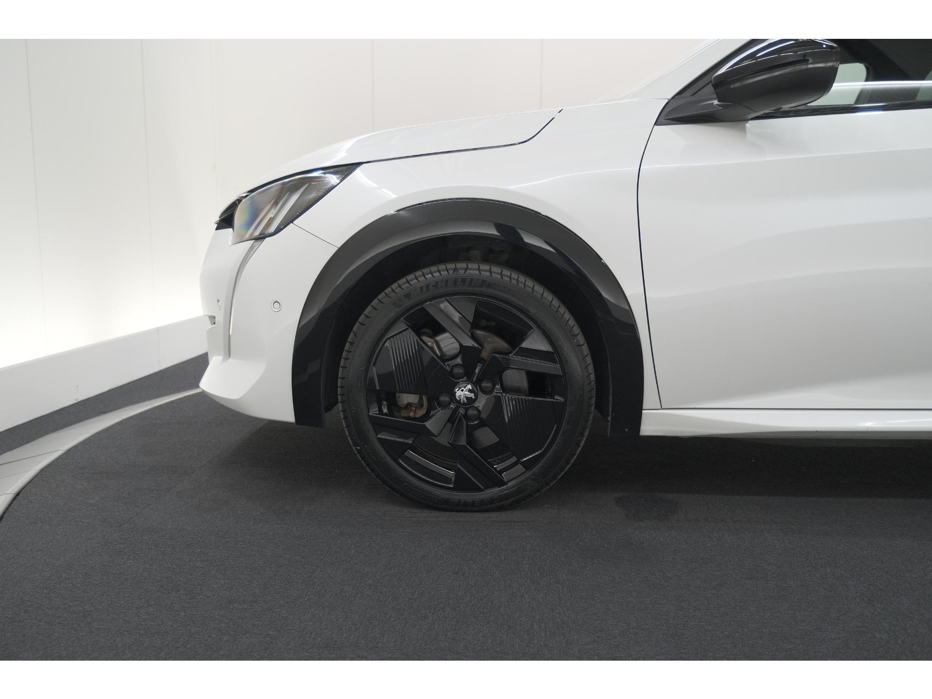 Peugeot e-208 EV GT 50 kWh | 93,7% SOH | Black Pack | Dodehoekdetectie | Camera | Apple Carplay