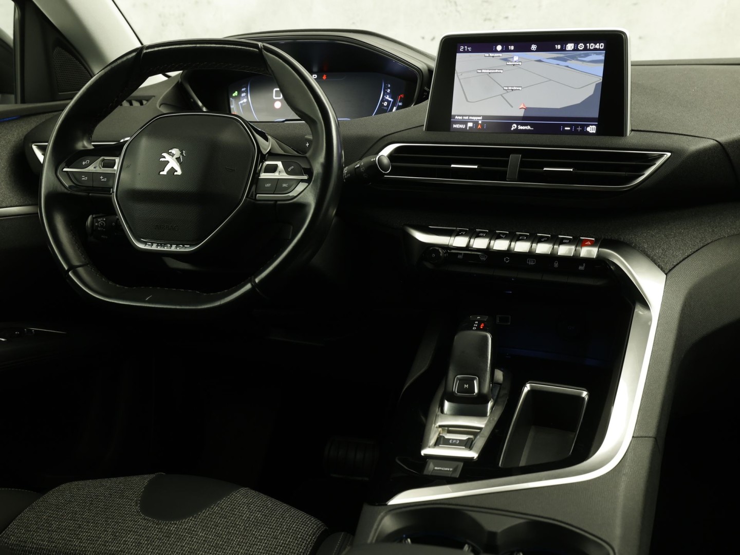 Peugeot 3008 1.2 PureTech Allure Sport Automaat (APPLE CARPLAY, GROOT NAVI, 360 CAMERA, STOELVERWARMING, LEDER, SPORTSTOELEN, ADAPTIVE CRUISE, GETINT GLAS, KEYLESS, NIEUWSTAAT)