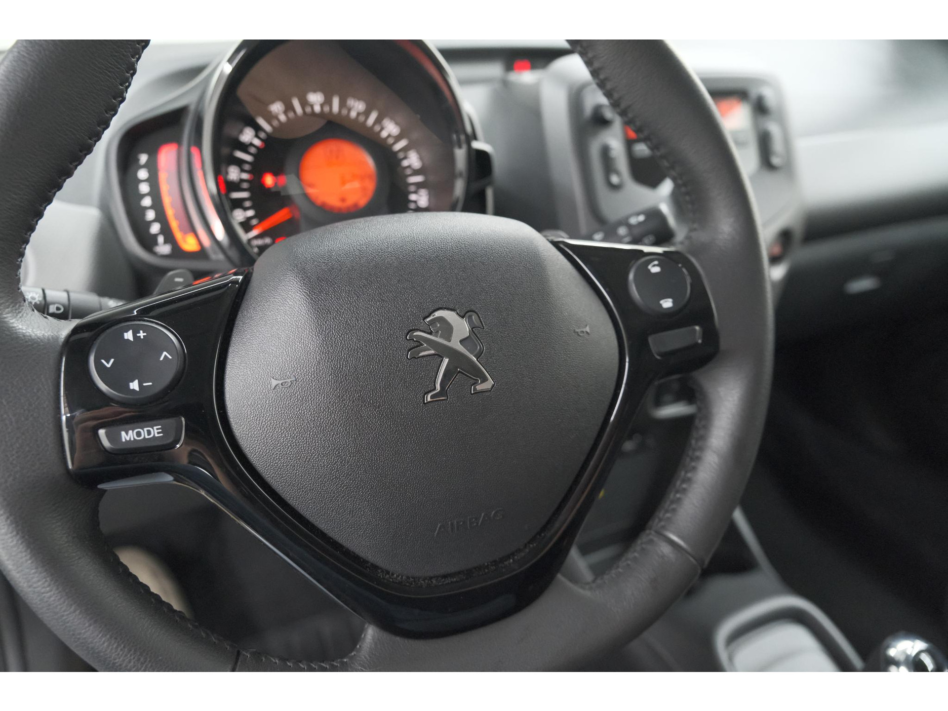 Peugeot 108 1.0 e-VTi Active | Unieke Auto! | Automaat | Airco | Getint Glas | Bluetooth Radio | 5 Deurs