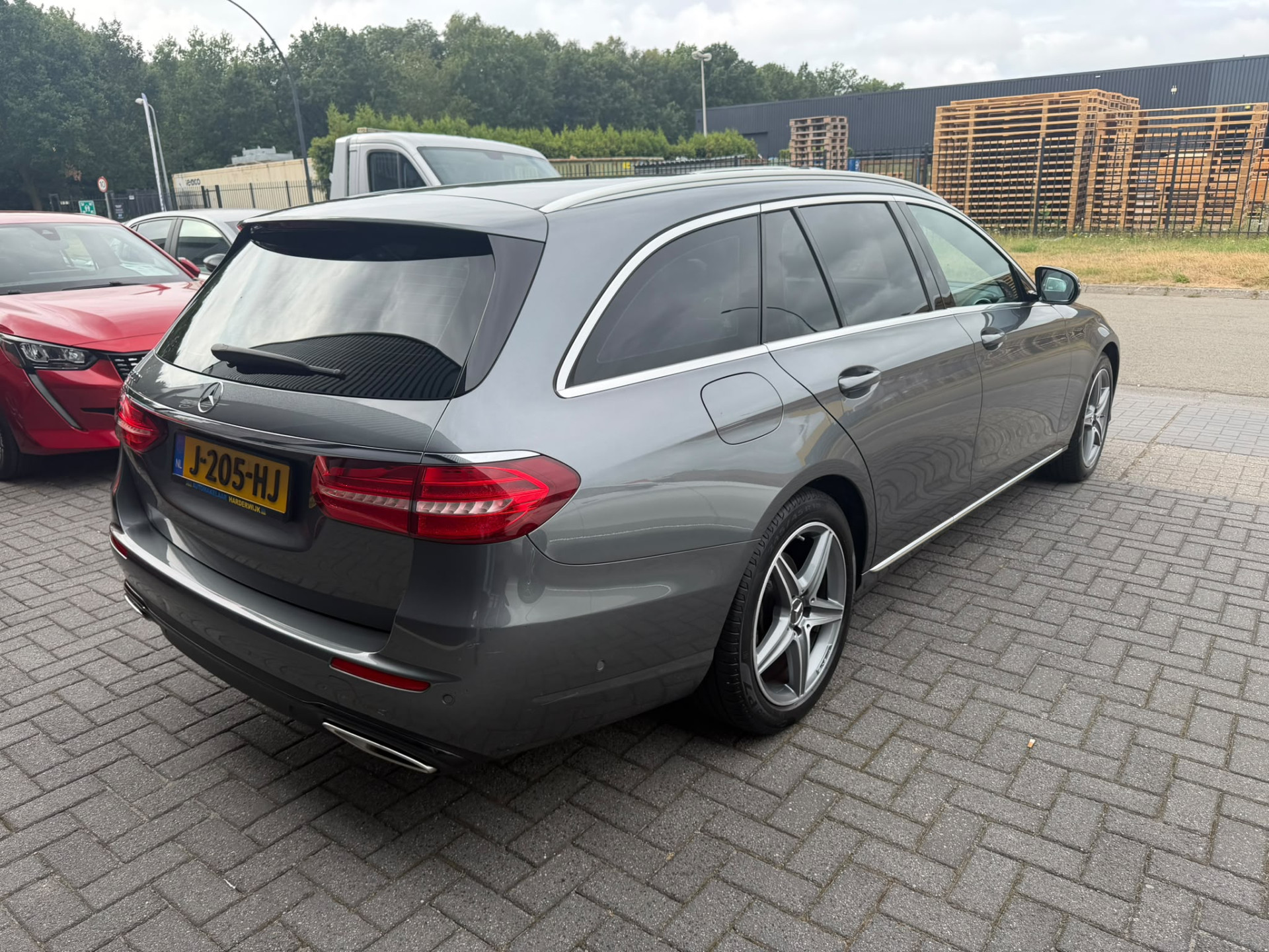 Mercedes-Benz E-klasse Estate 200 Premium 3/6/12 MND GARANTIE  | AUTOMAAT | NIEUWE APK | LEDER | PDC | NAVI | CRUISE |