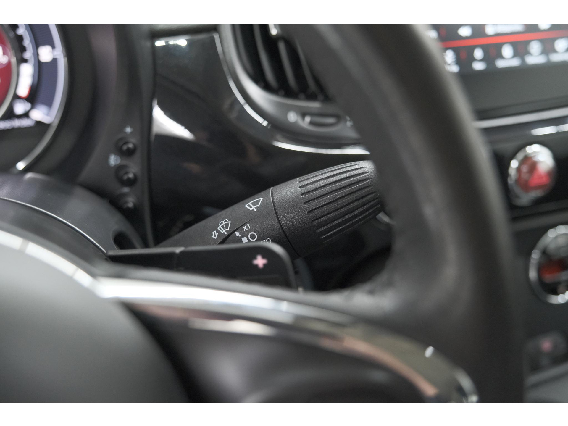 Fiat 500 C TwinAir Turbo Lounge | Parkeersensoren | Climate control | Cruise control | Apple Carplay