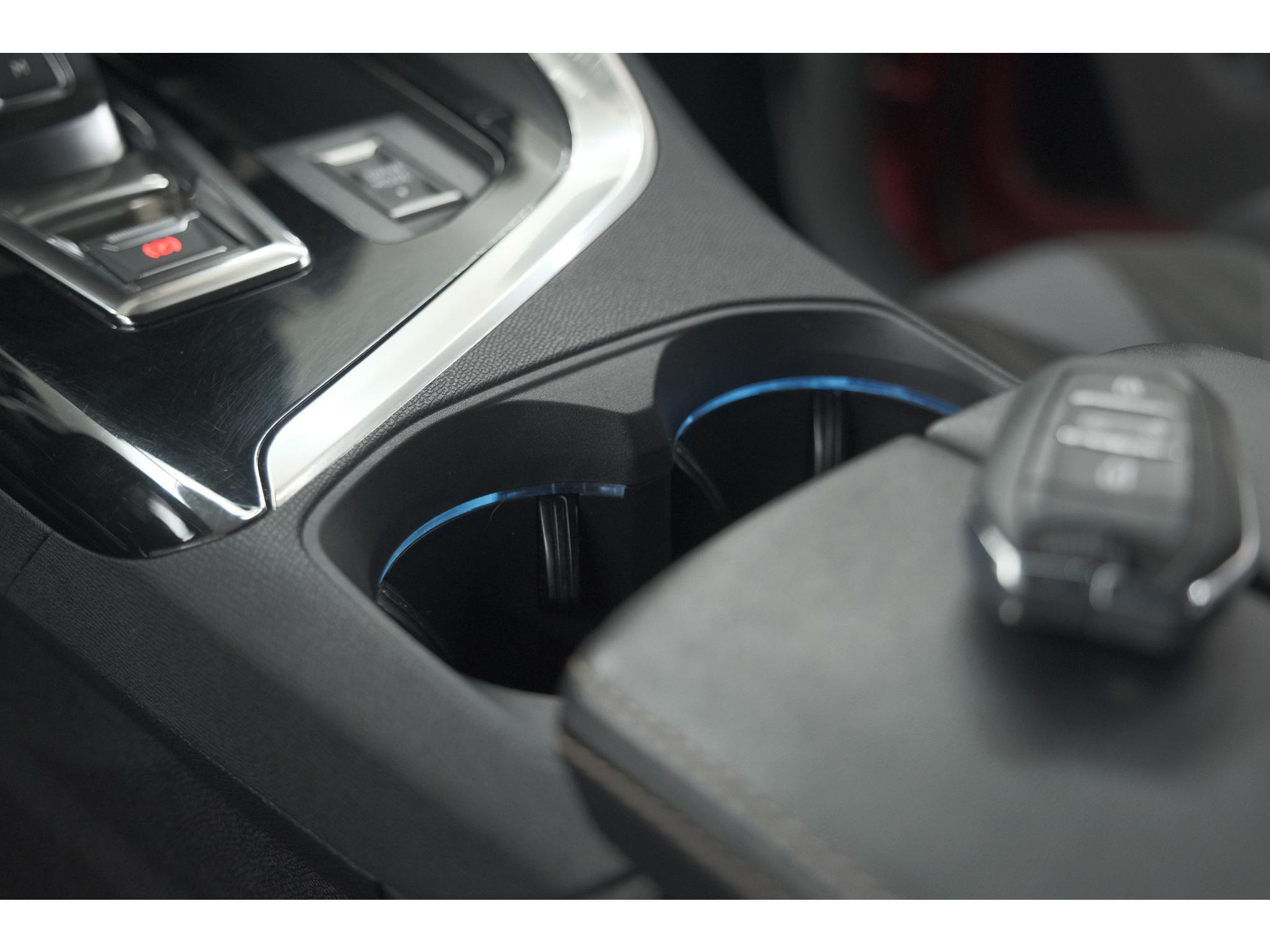 Peugeot 5008 PureTech 130 EAT8 GT Black Pack | Elektrische Kofferklep | Camera | Adaptieve Cruise Control | Dodehoekdetectie