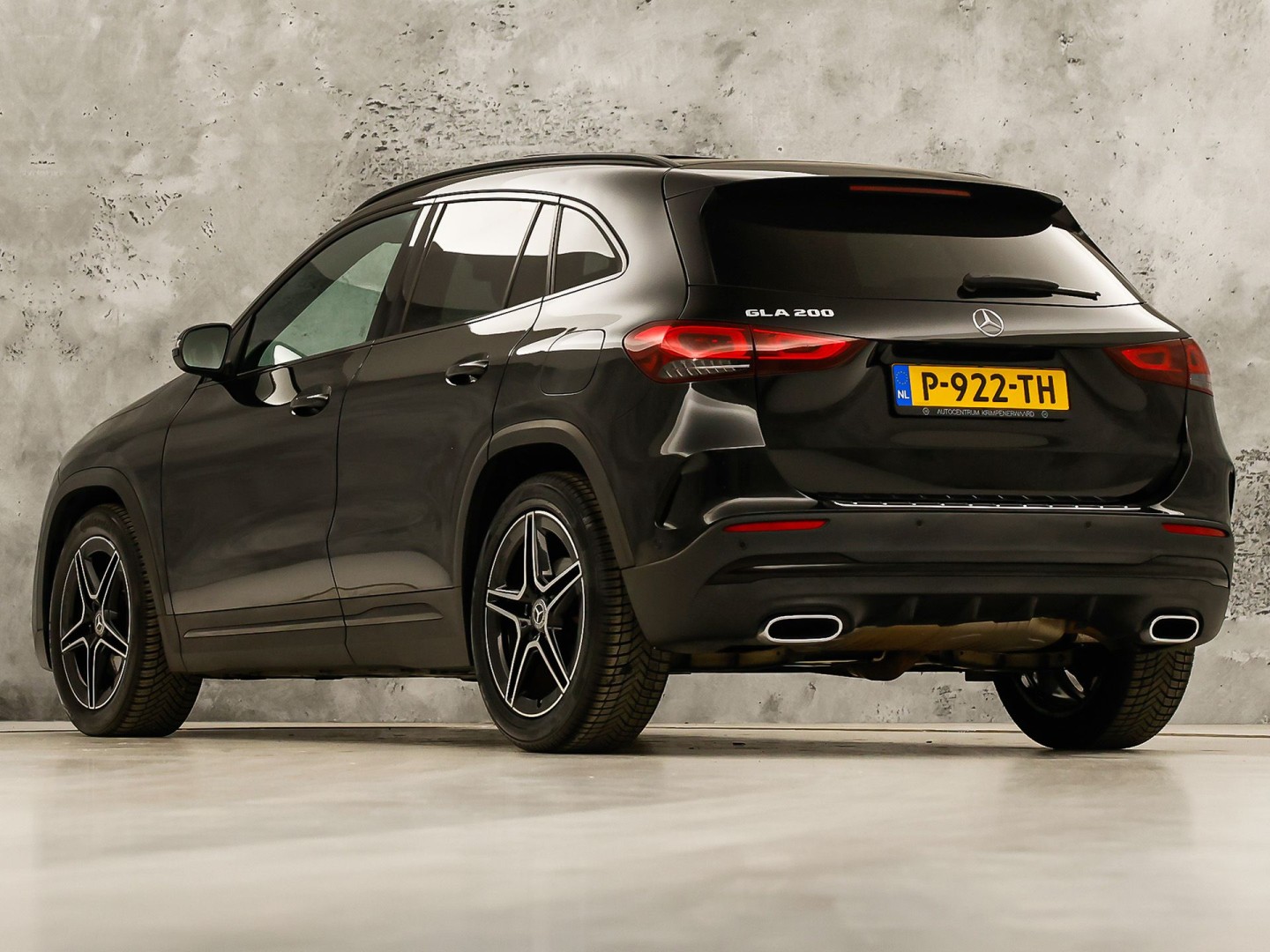 Mercedes-Benz GLA 200 AMG Sport 163Pk Automaat (PANORAMADAK, GROOT NAVI, SFEERVERLICHTING, CAMERA, SPORTSTOELEN, STOELVERWARMING, GETINT GLAS, NIEUWSTAAT)